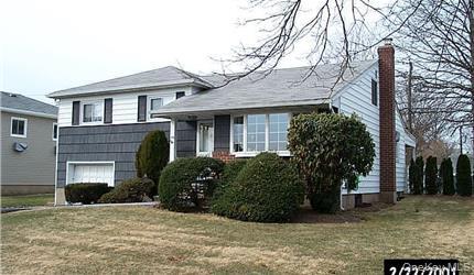 106 Cornell Lane, Hicksville, NY 11801