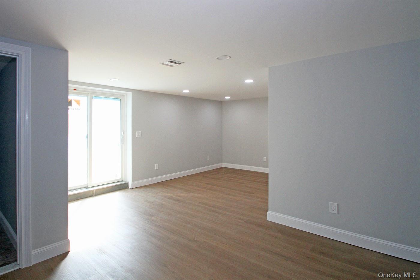 16 Eleanor Road, Plainview, NY 11803