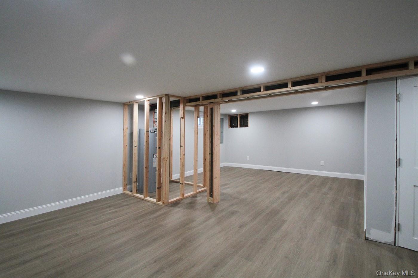 16 Eleanor Road, Plainview, NY 11803