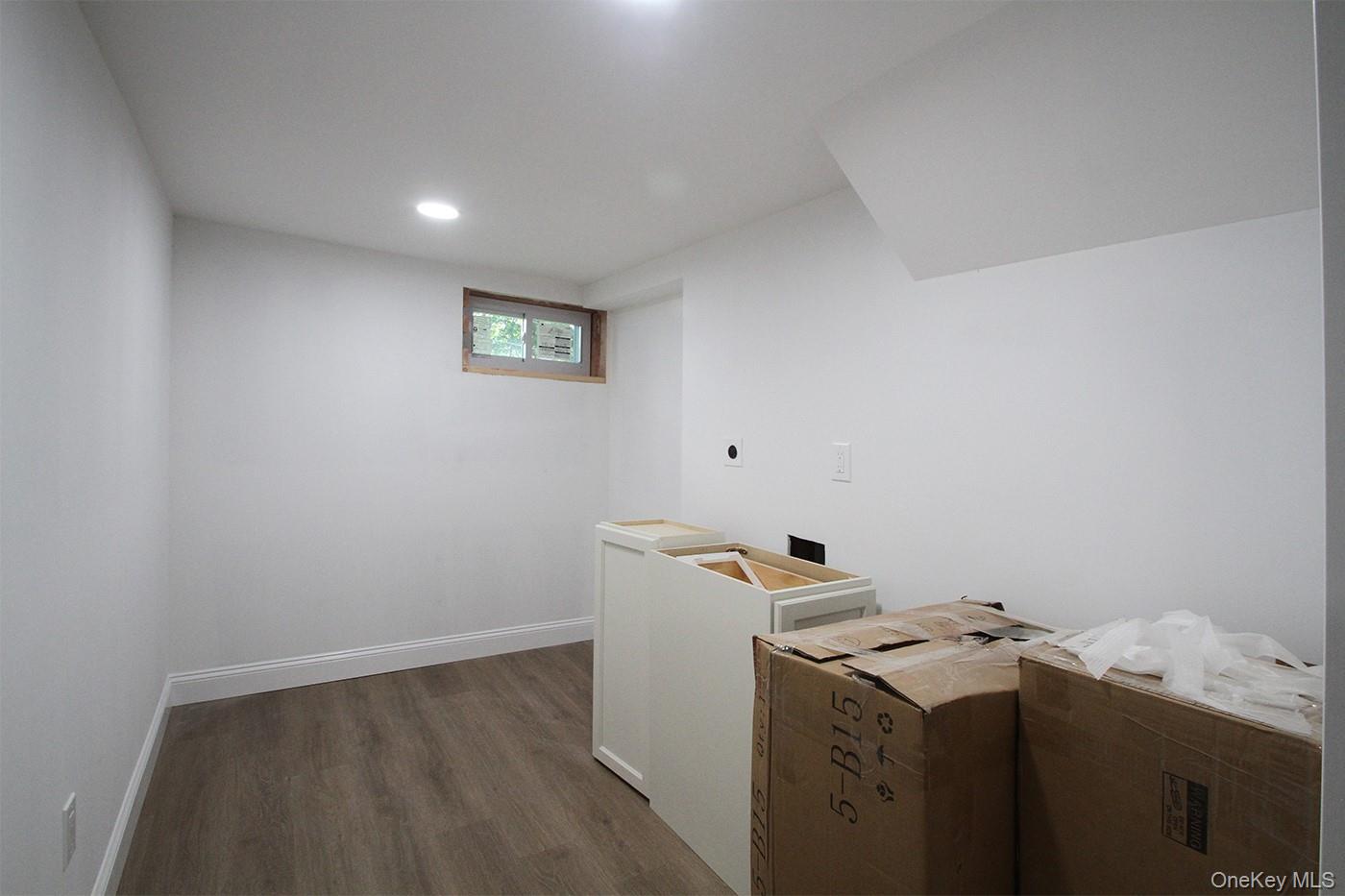 16 Eleanor Road, Plainview, NY 11803