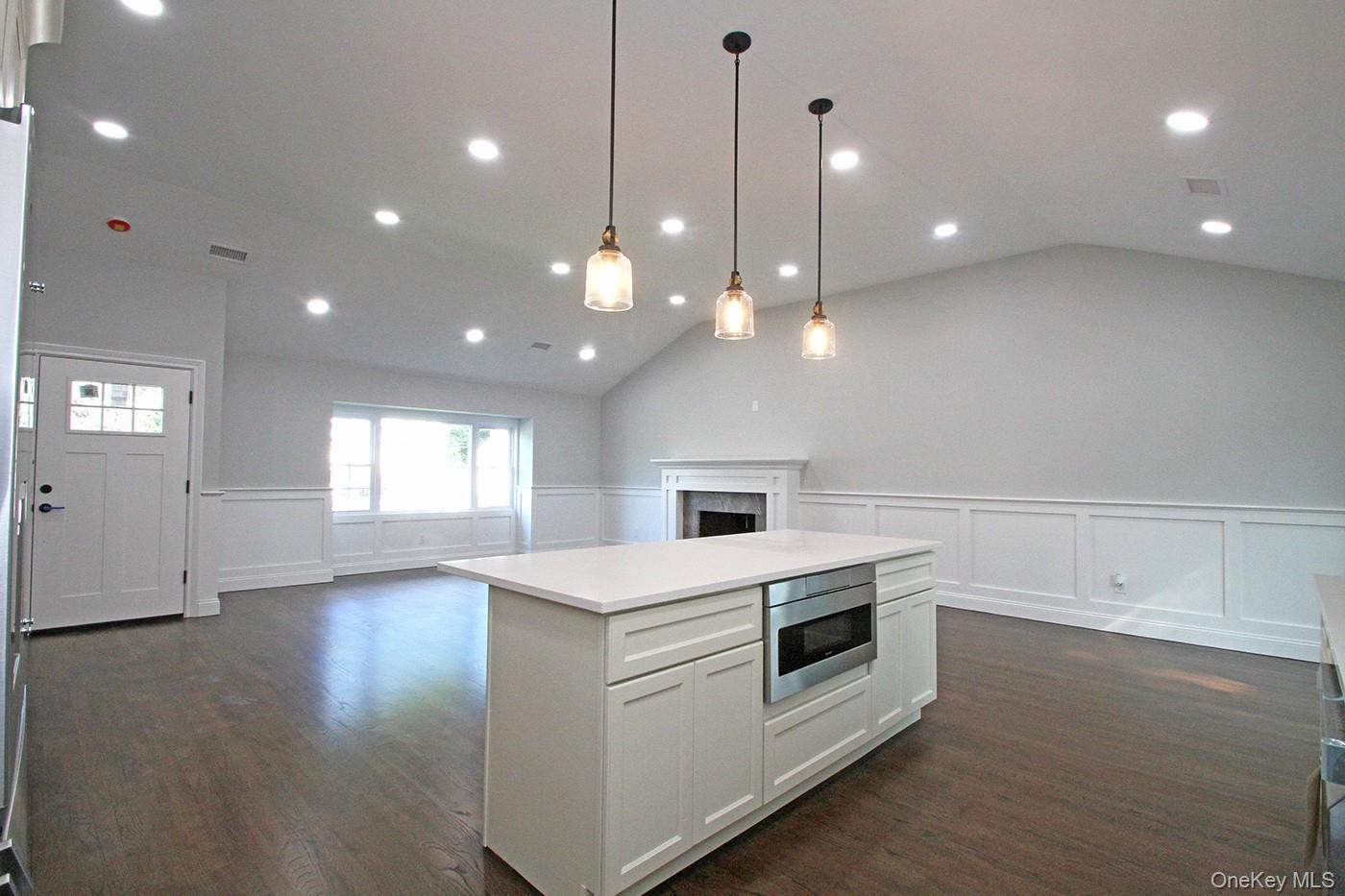 16 Eleanor Road, Plainview, NY 11803