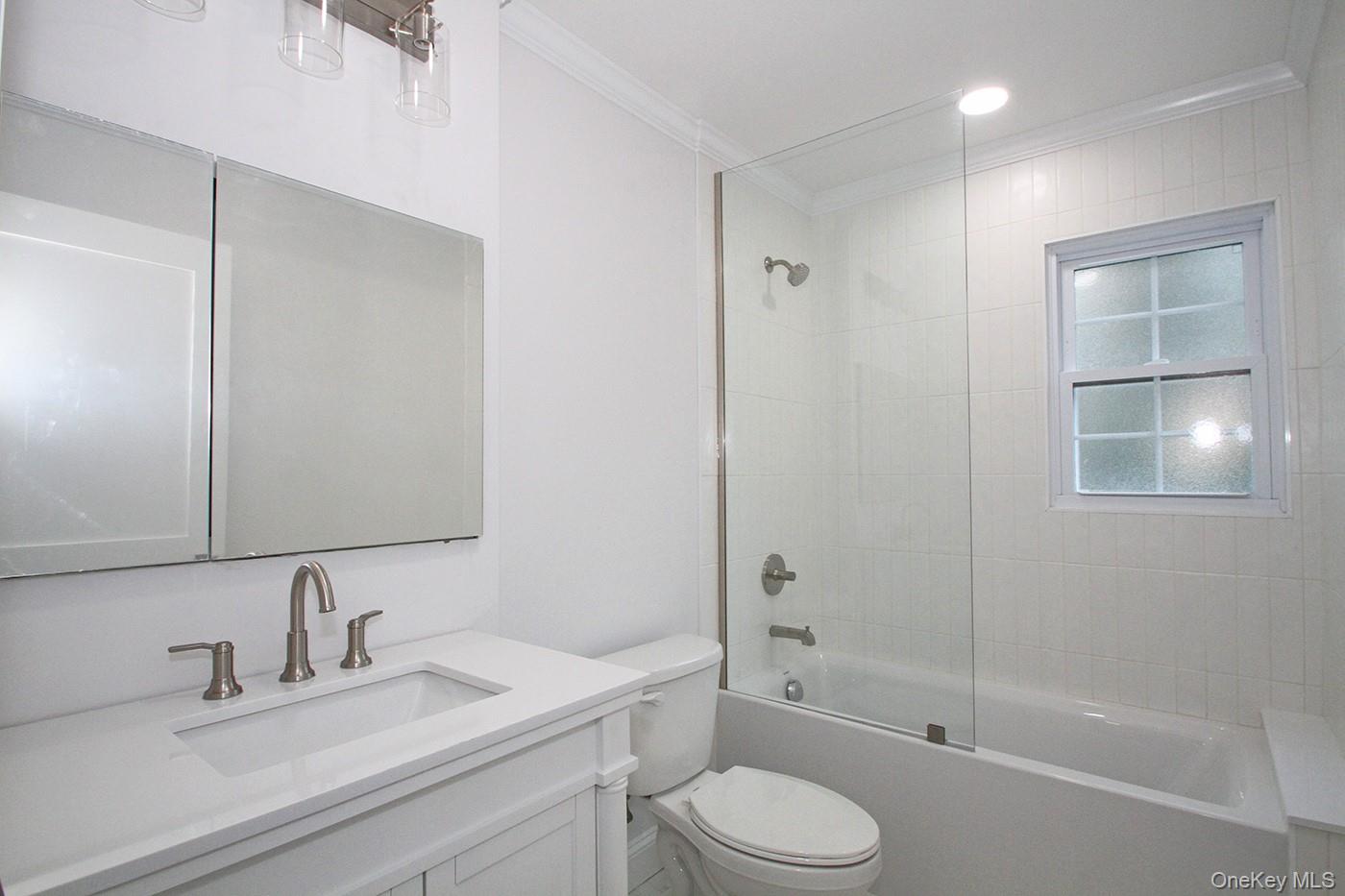 16 Eleanor Road, Plainview, NY 11803