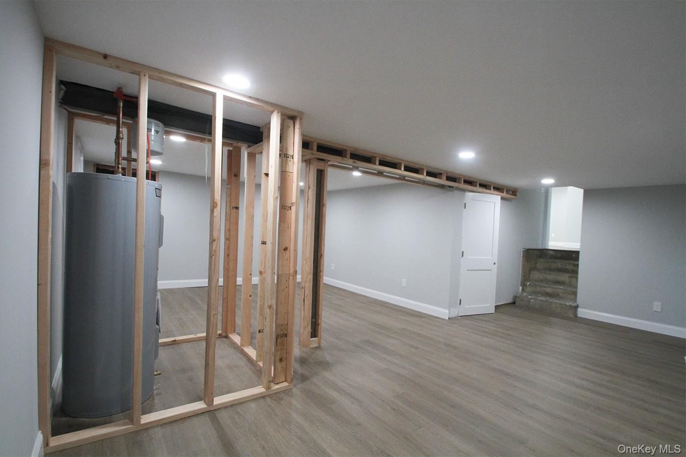 16 Eleanor Road, Plainview, NY 11803