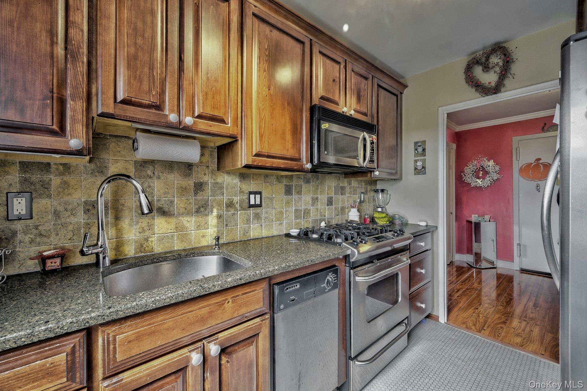 220-55 46th Avenue # 8A, Bayside, NY 11361