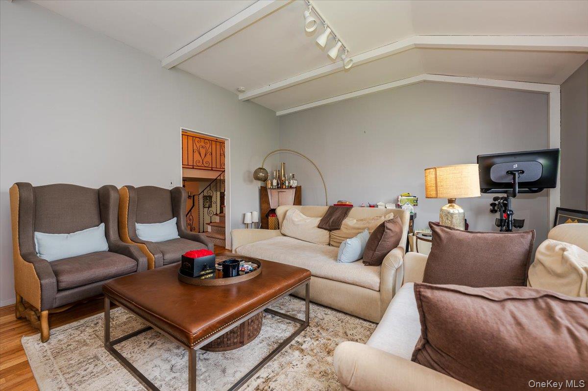 77 Tioga Avenue, Atlantic Beach, NY 11509