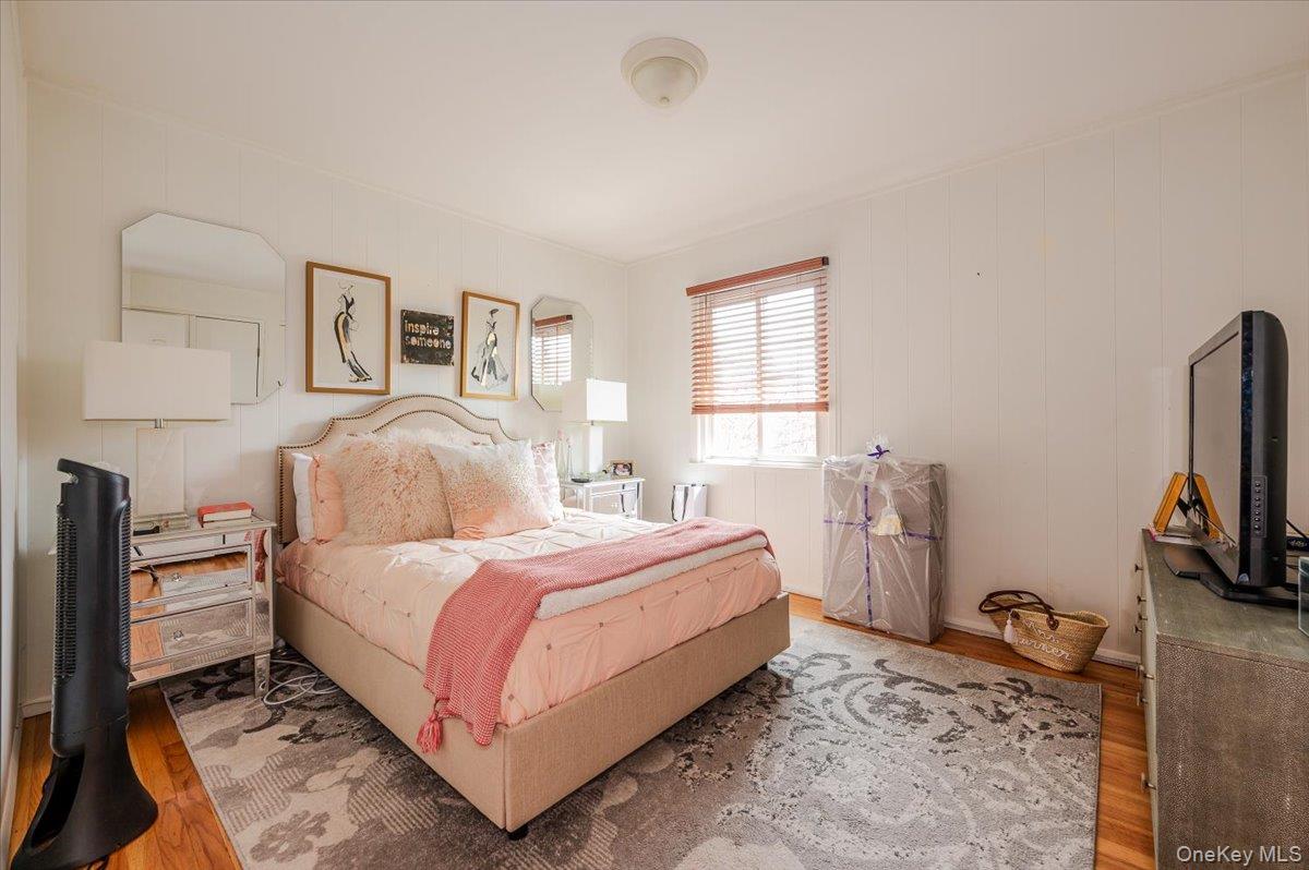 77 Tioga Avenue, Atlantic Beach, NY 11509