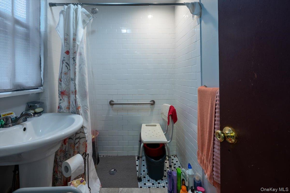 15824 75th Road, Flushing, NY 11366