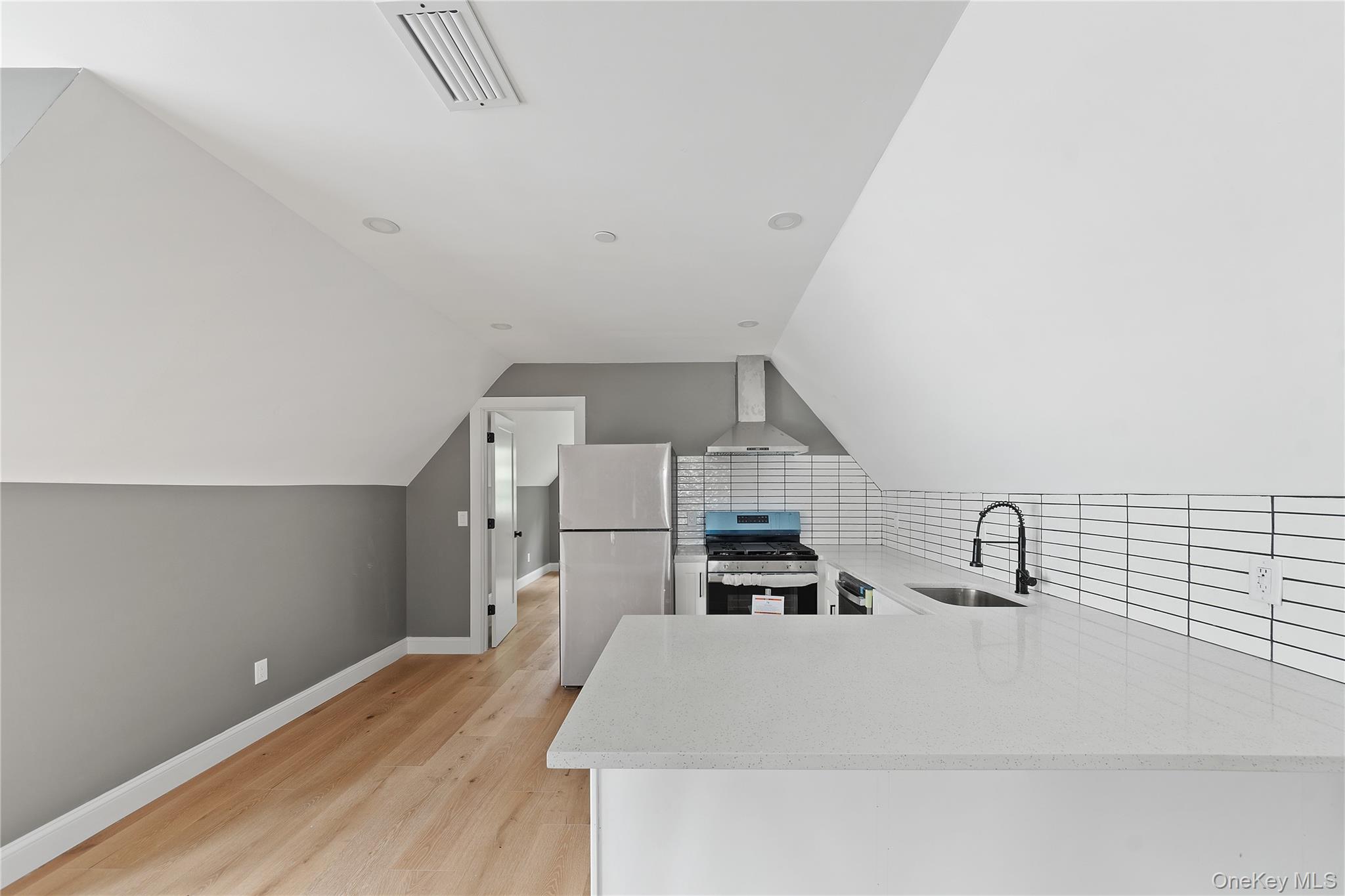 356 S 10 Avenue, Mount Vernon, NY 10550