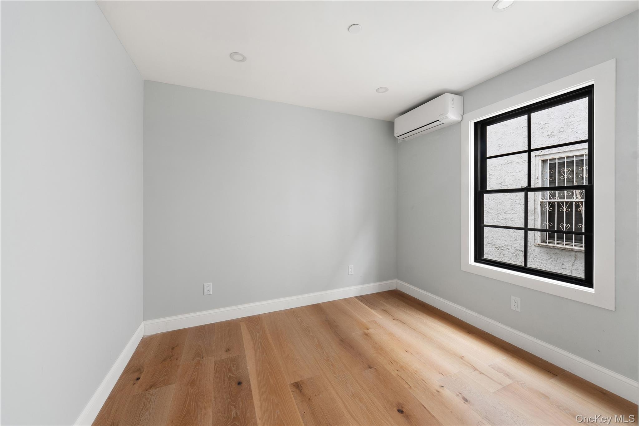 356 S 10 Avenue, Mount Vernon, NY 10550