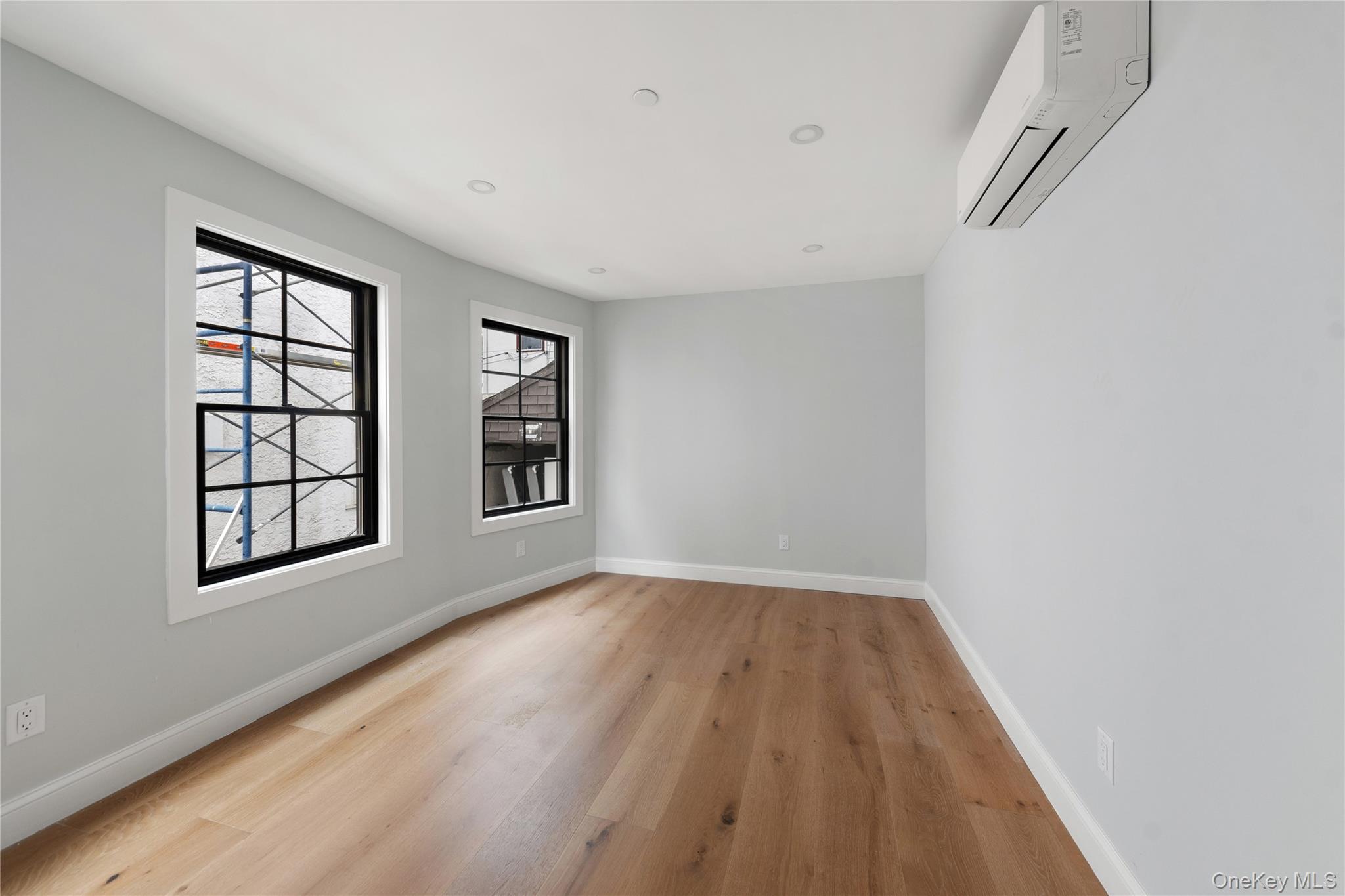 356 S 10 Avenue, Mount Vernon, NY 10550