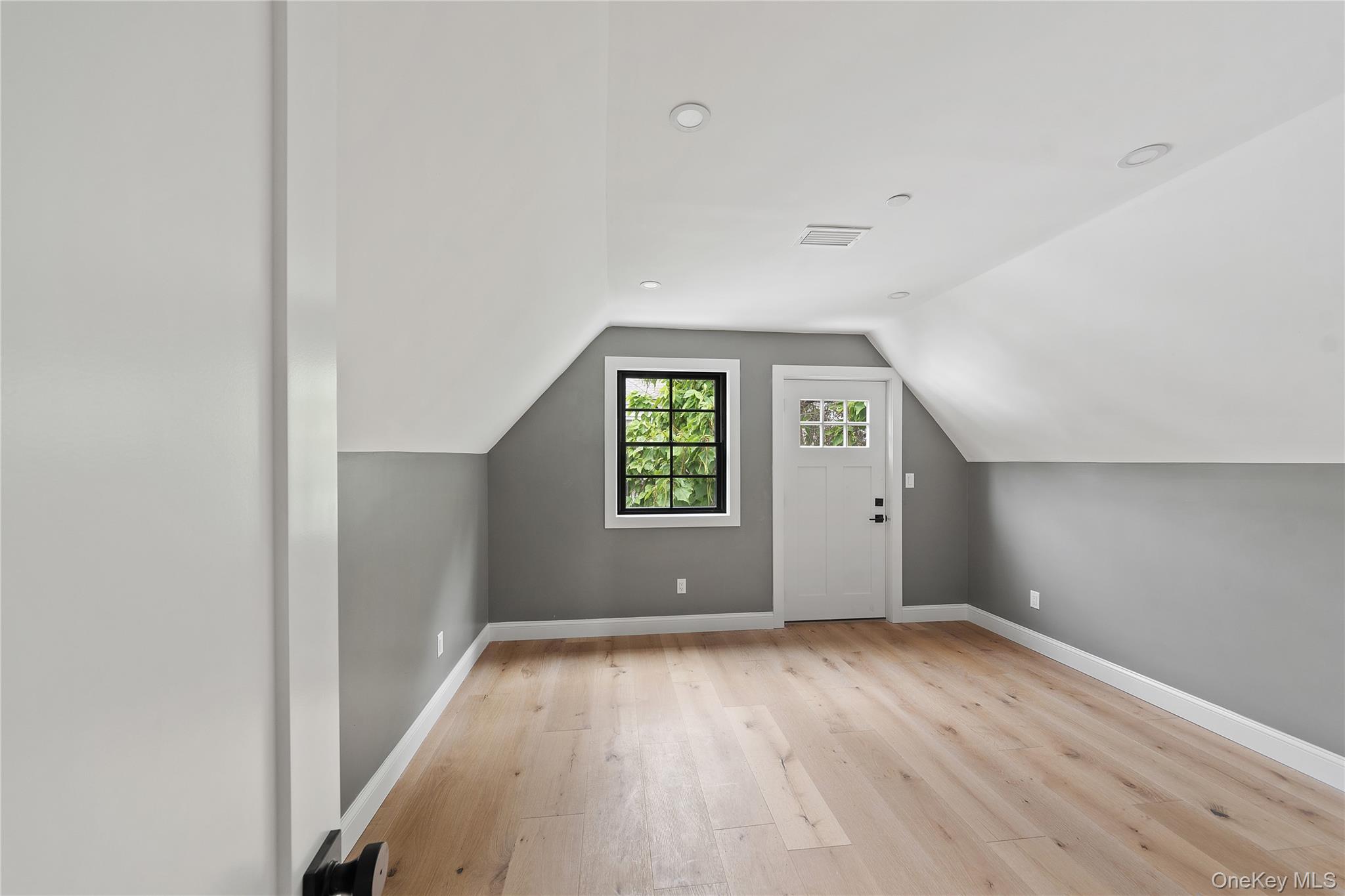 356 S 10 Avenue, Mount Vernon, NY 10550