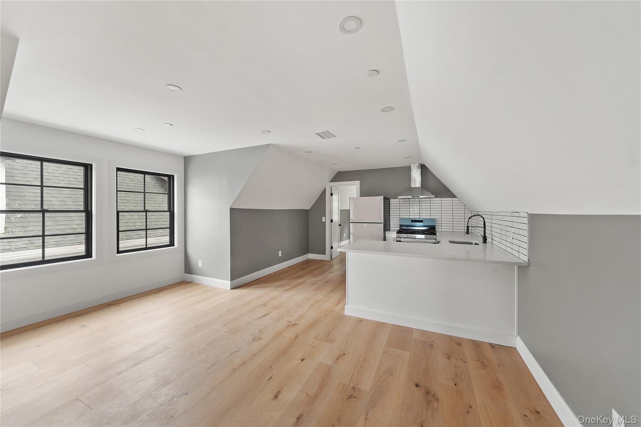 356 S 10 Avenue, Mount Vernon, NY 10550