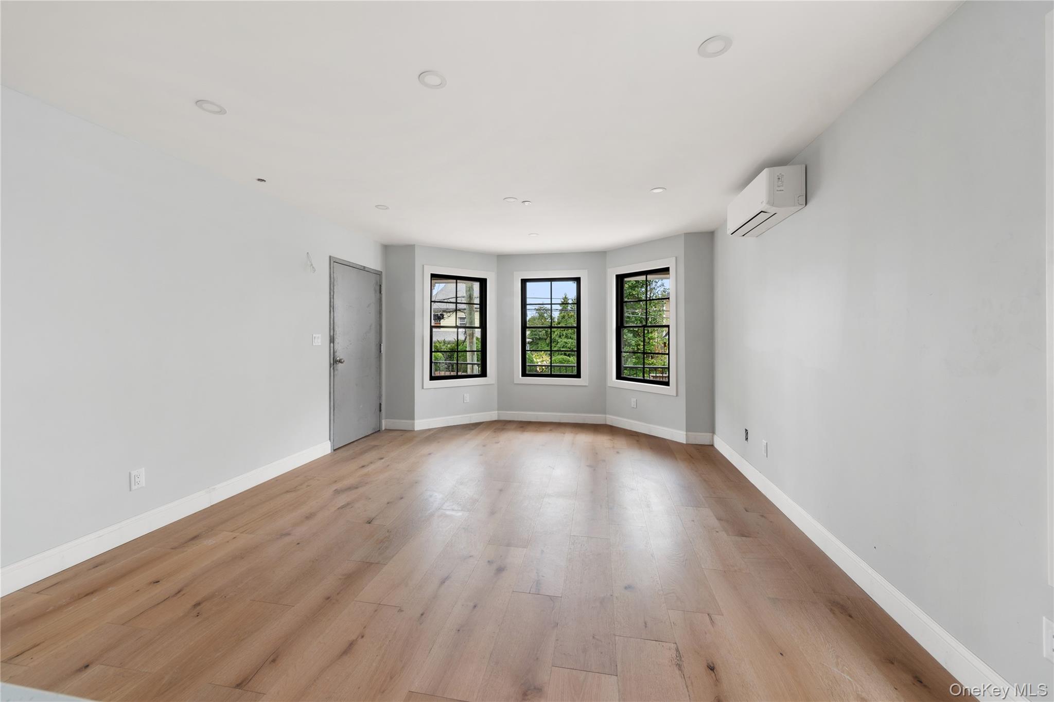 356 S 10 Avenue, Mount Vernon, NY 10550