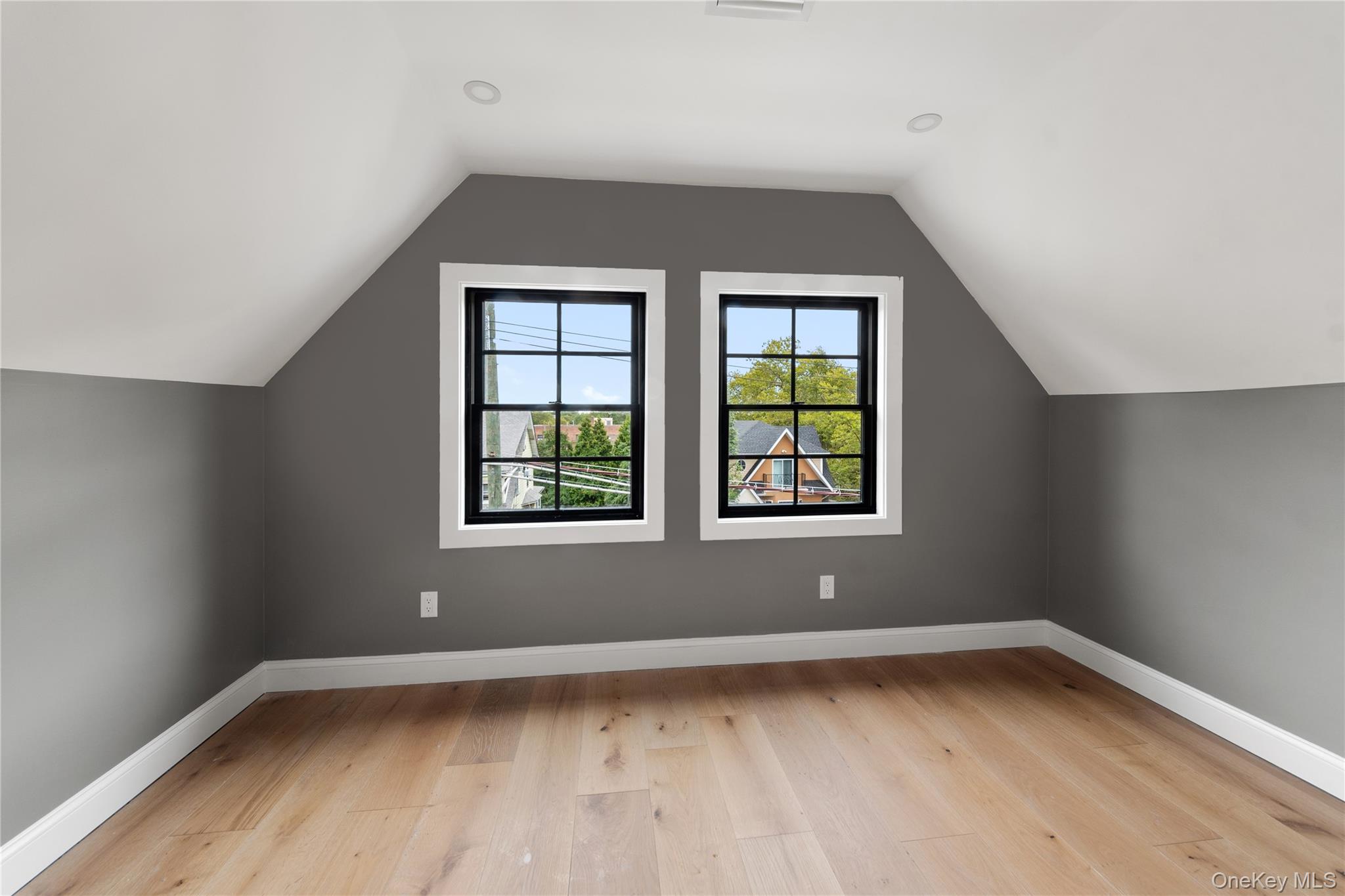 356 S 10 Avenue, Mount Vernon, NY 10550