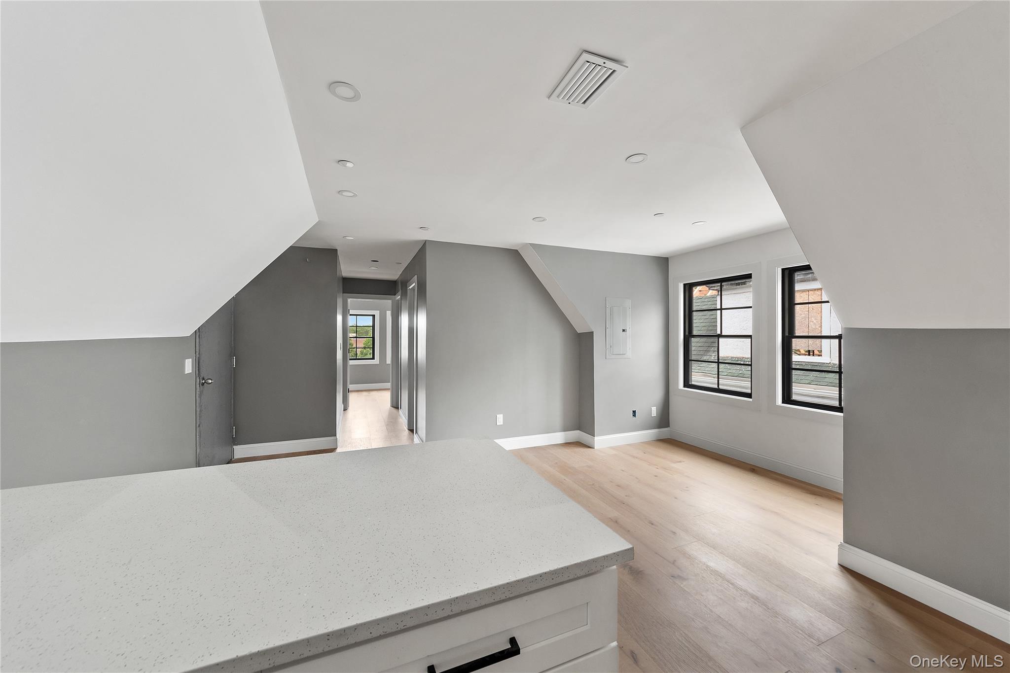 356 S 10 Avenue, Mount Vernon, NY 10550