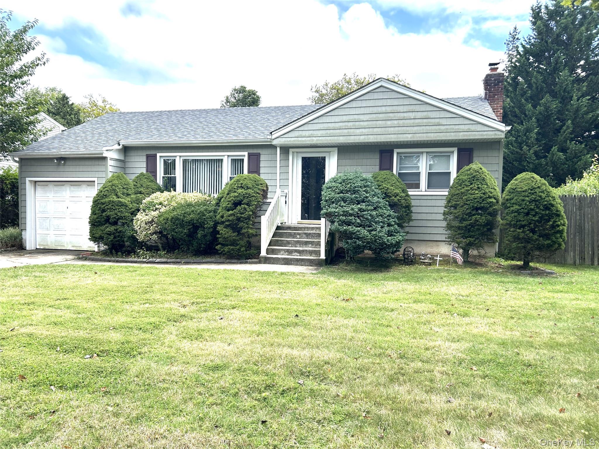 46 Hill Road, Farmingdale, NY 11735