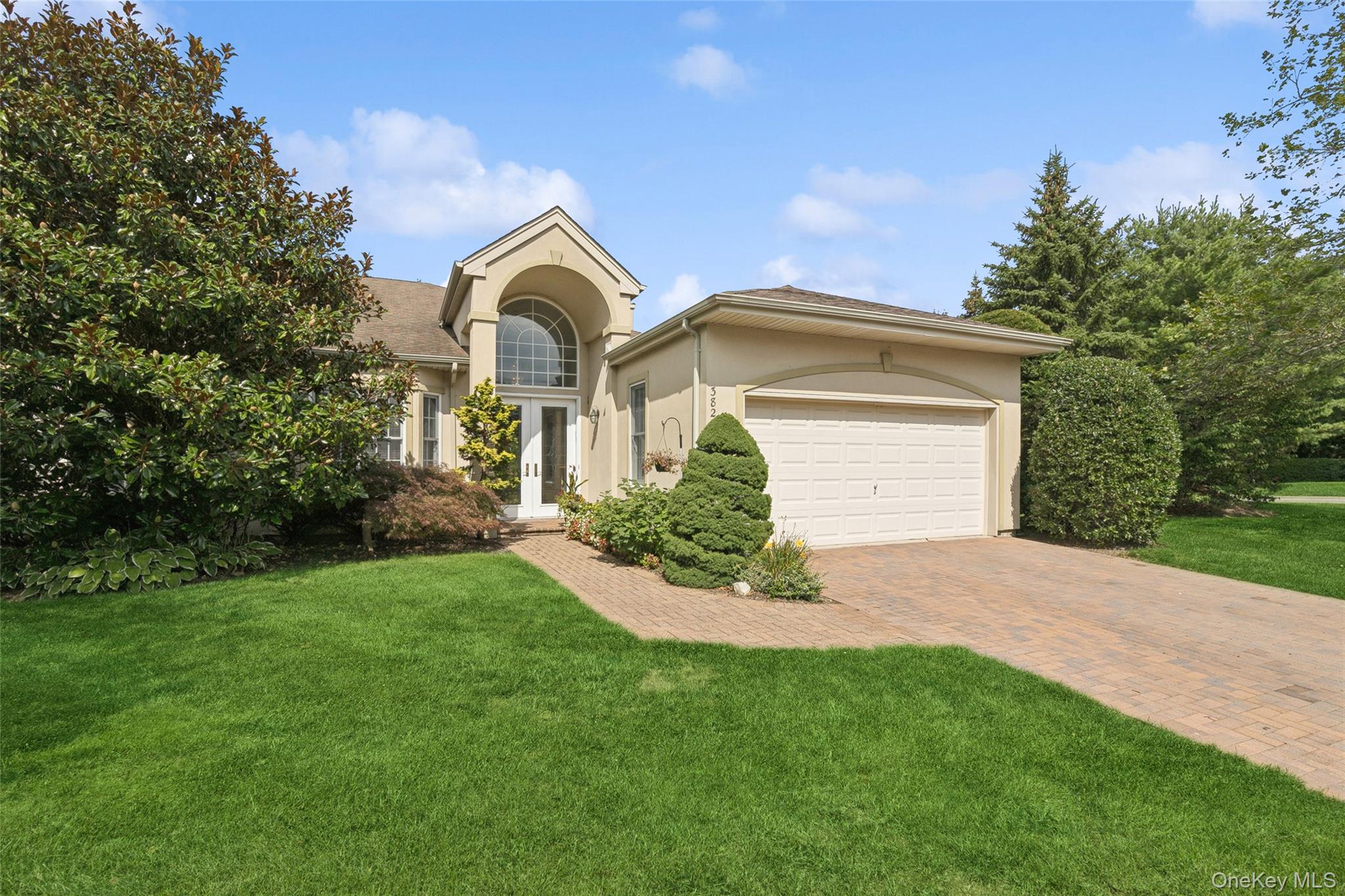 382 Altessa Boulevard, Melville, NY 11747