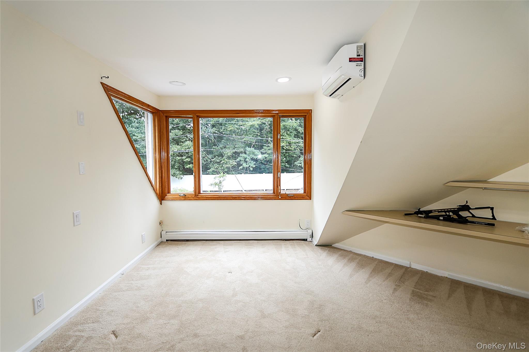 81 Carriage Lane, Roslyn Heights, NY 11577