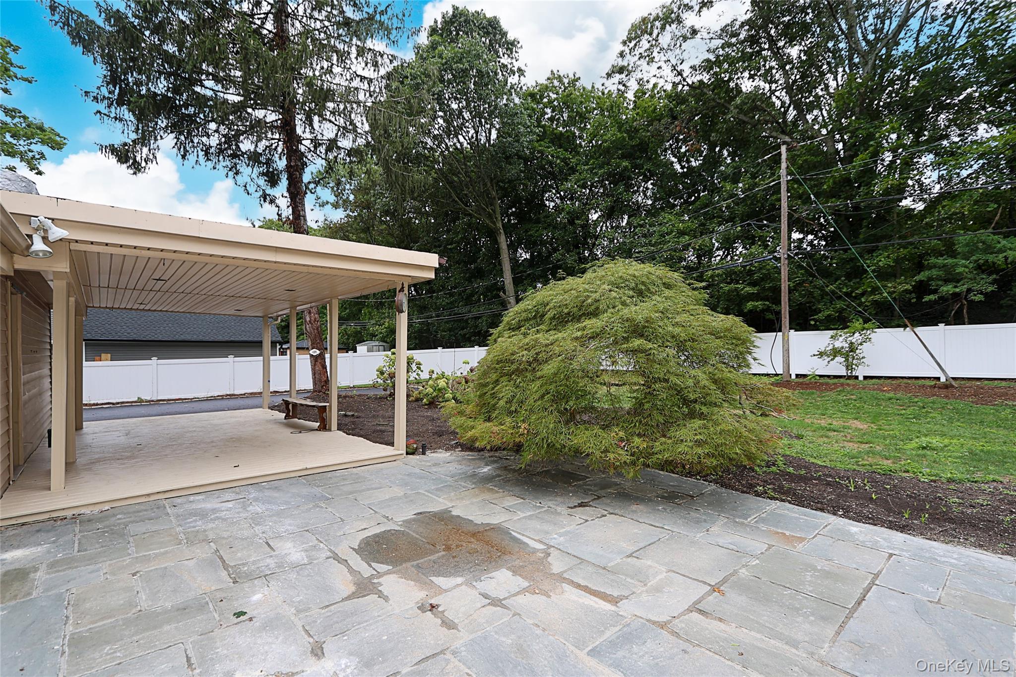 81 Carriage Lane, Roslyn Heights, NY 11577