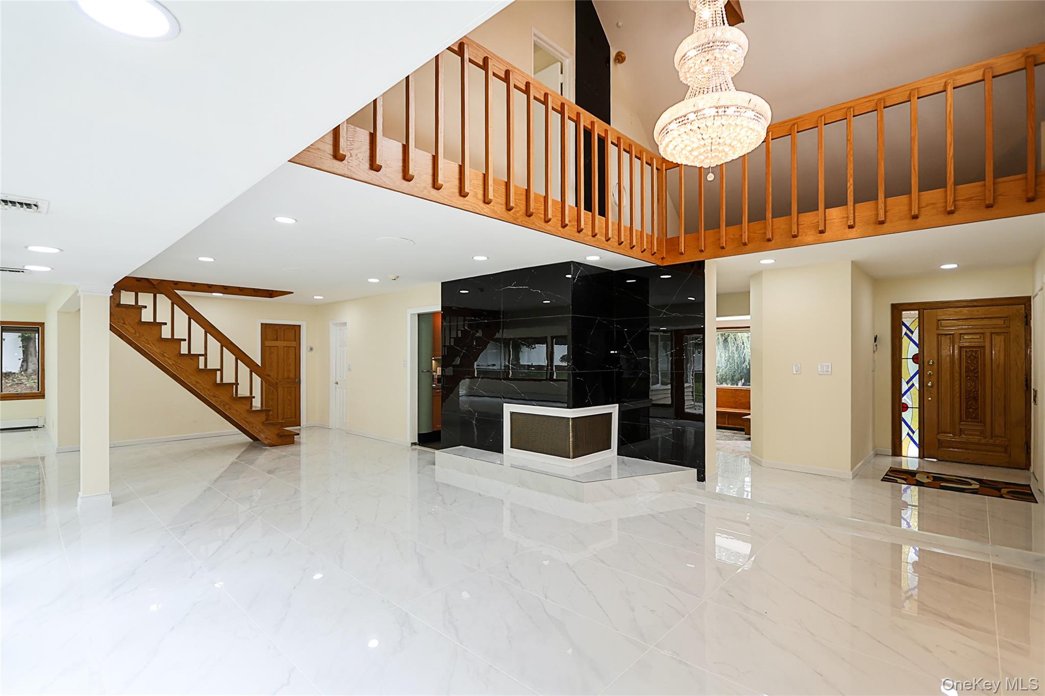 81 Carriage Lane, Roslyn Heights, NY 11577