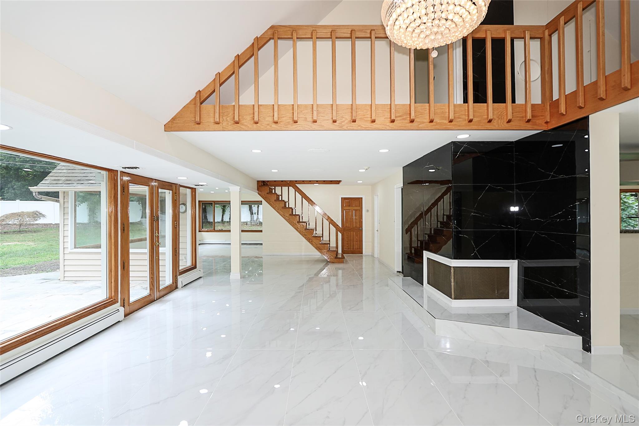 81 Carriage Lane, Roslyn Heights, NY 11577