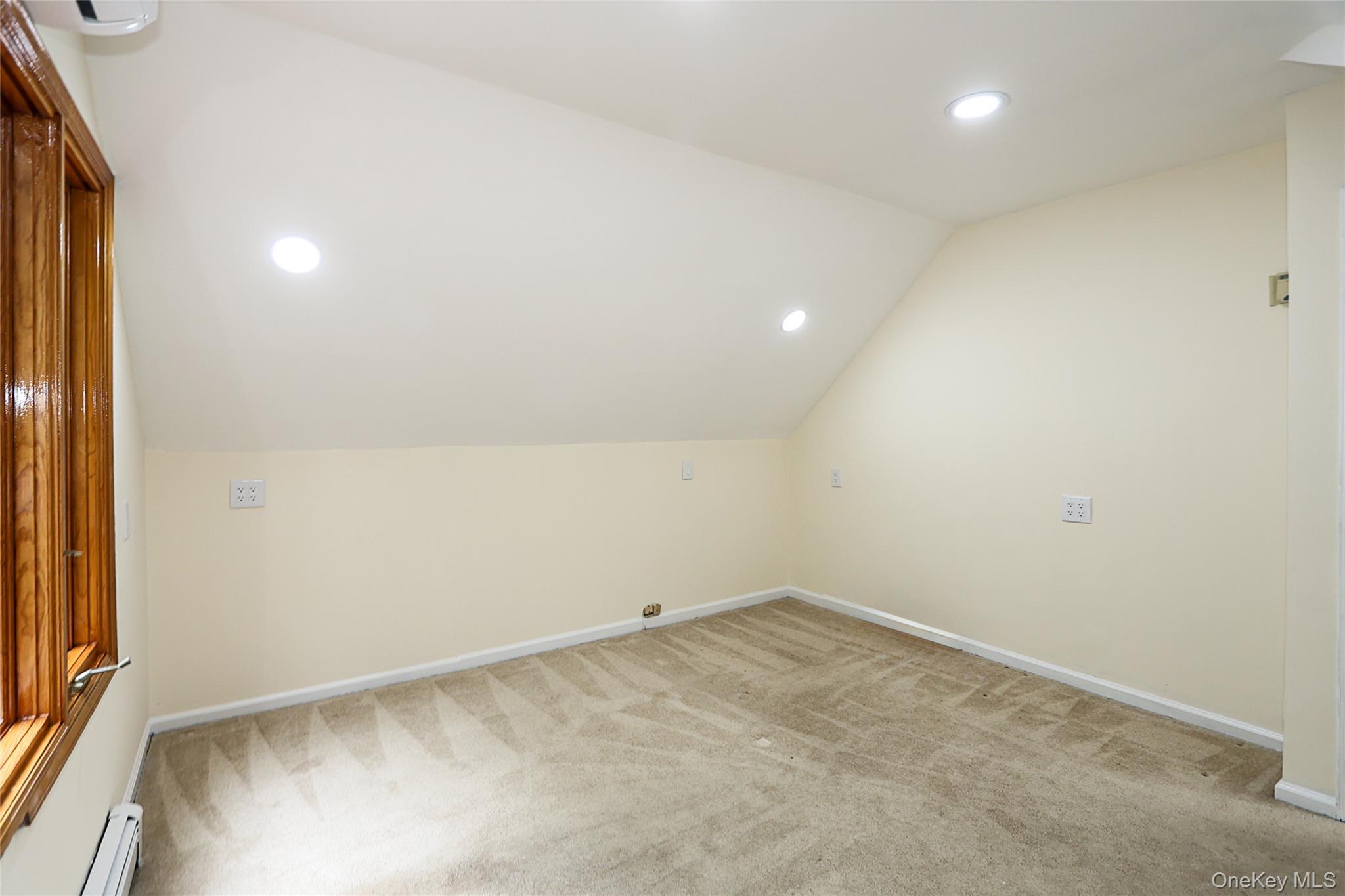 81 Carriage Lane, Roslyn Heights, NY 11577