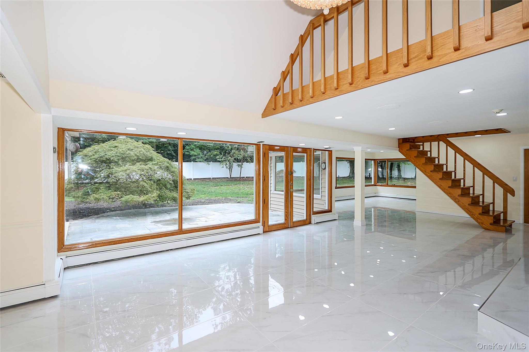 81 Carriage Lane, Roslyn Heights, NY 11577