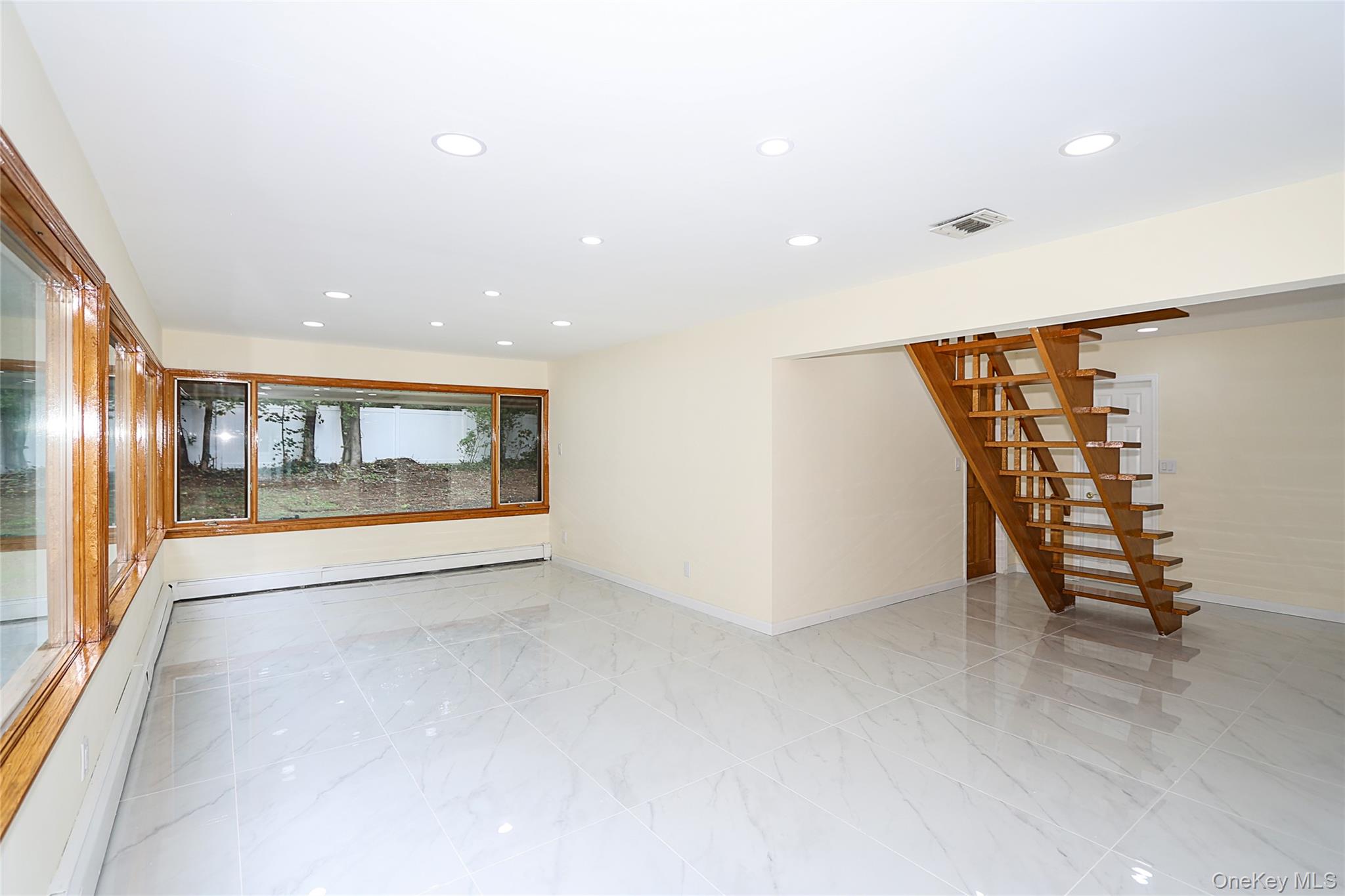 81 Carriage Lane, Roslyn Heights, NY 11577