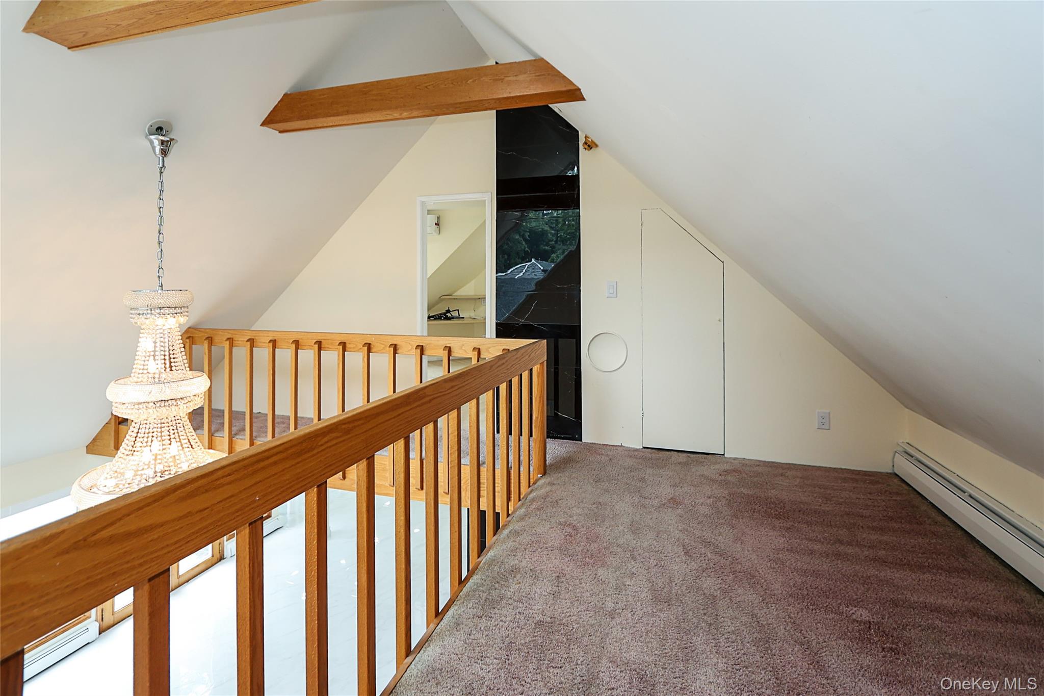 81 Carriage Lane, Roslyn Heights, NY 11577