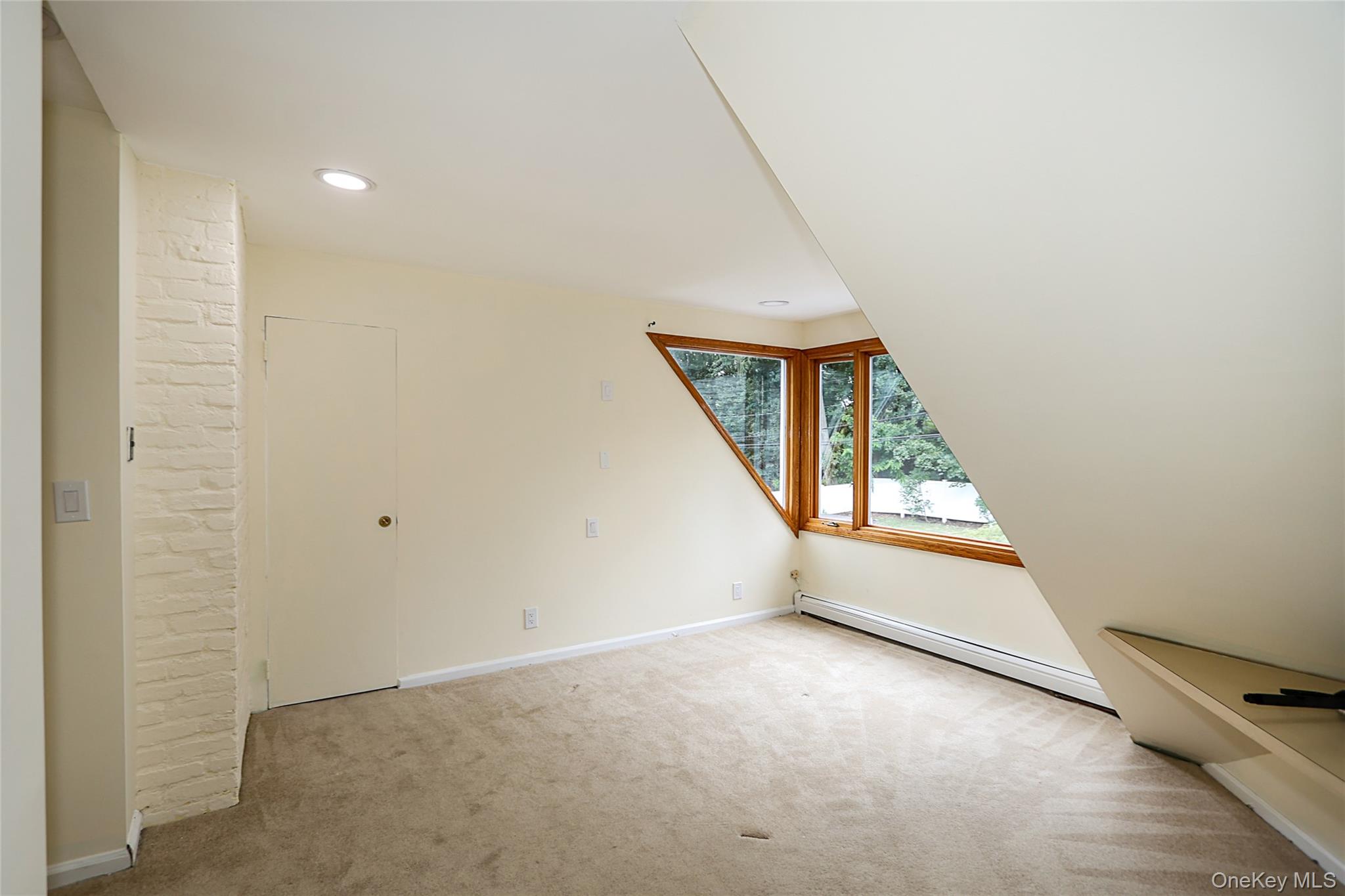 81 Carriage Lane, Roslyn Heights, NY 11577