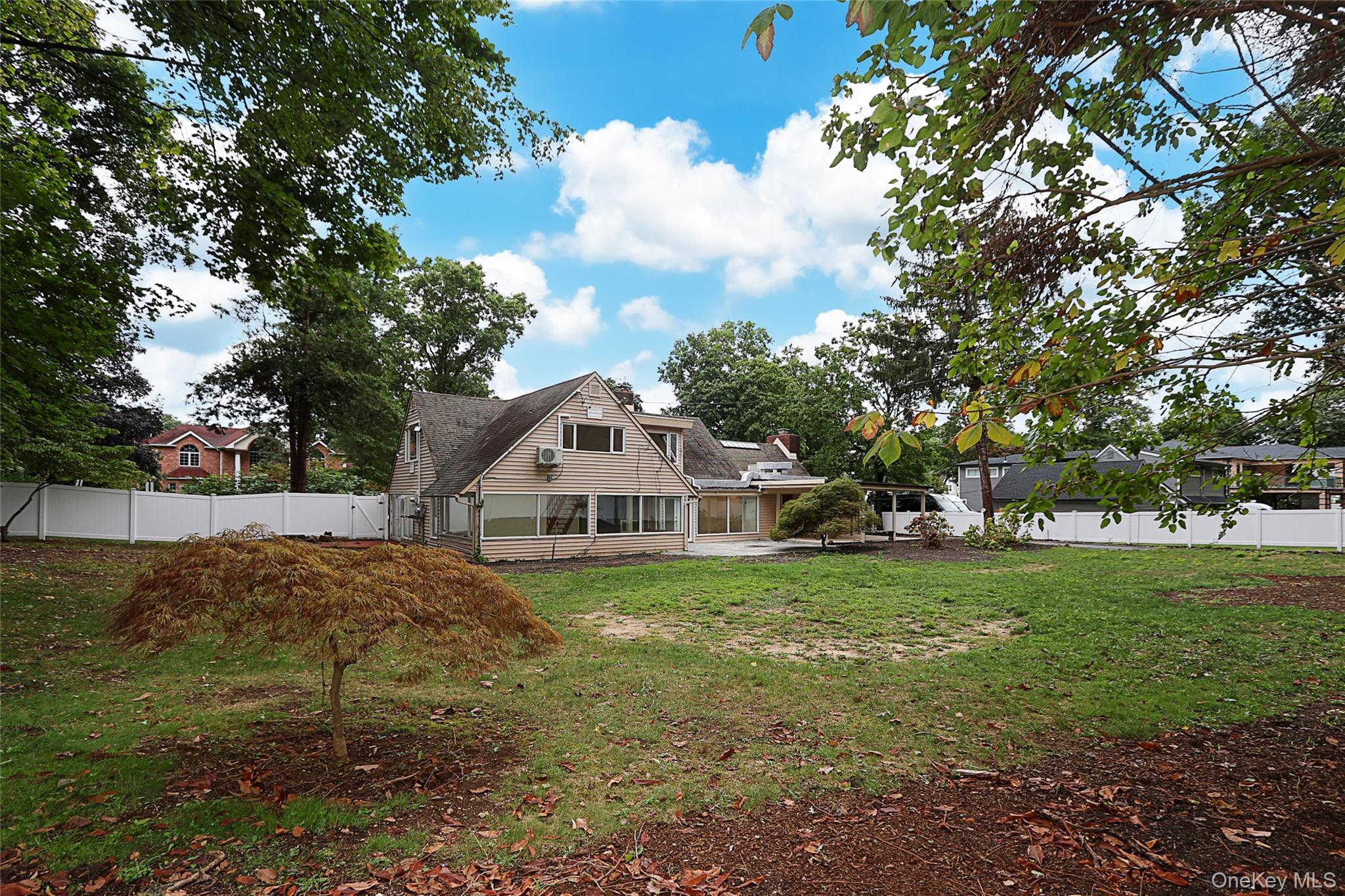 81 Carriage Lane, Roslyn Heights, NY 11577