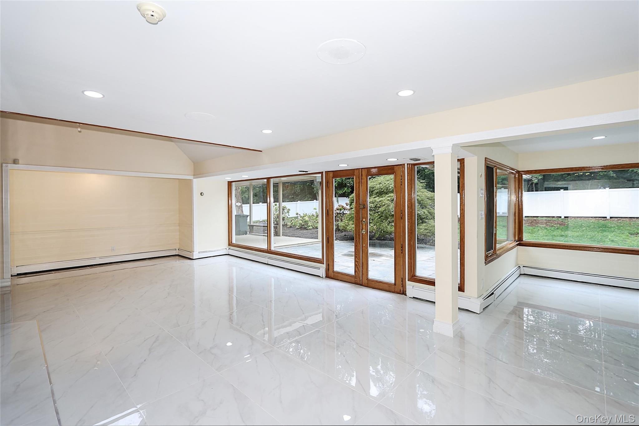 81 Carriage Lane, Roslyn Heights, NY 11577