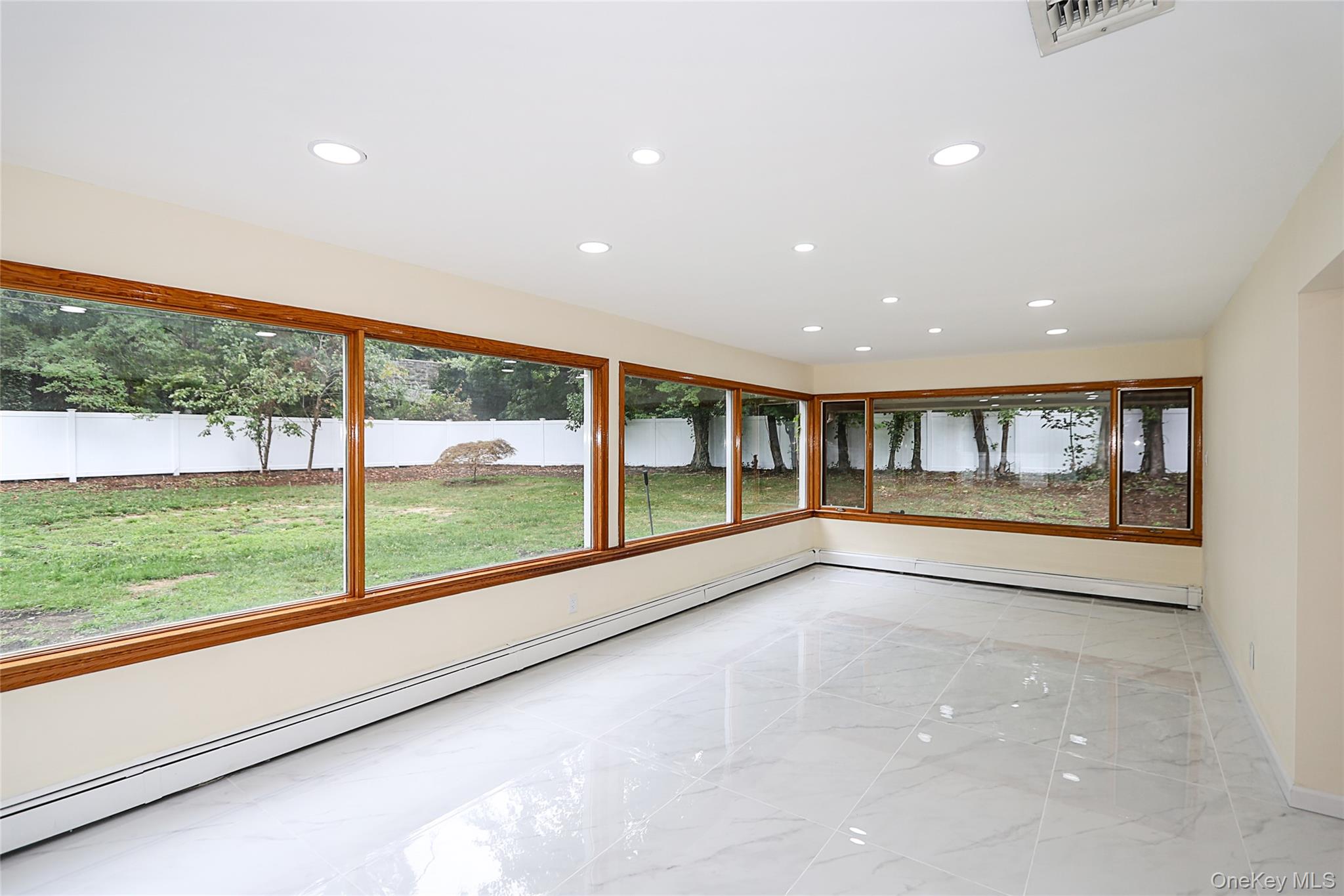 81 Carriage Lane, Roslyn Heights, NY 11577