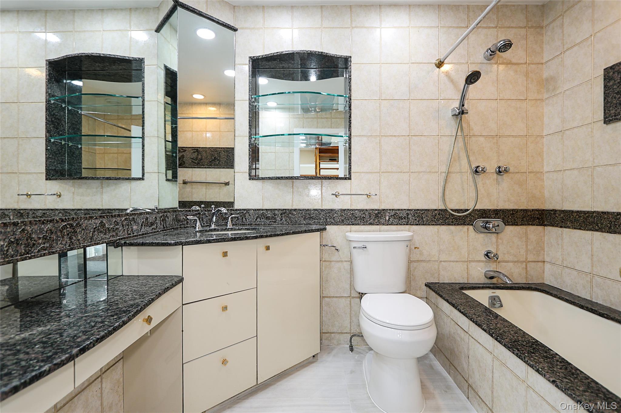 81 Carriage Lane, Roslyn Heights, NY 11577