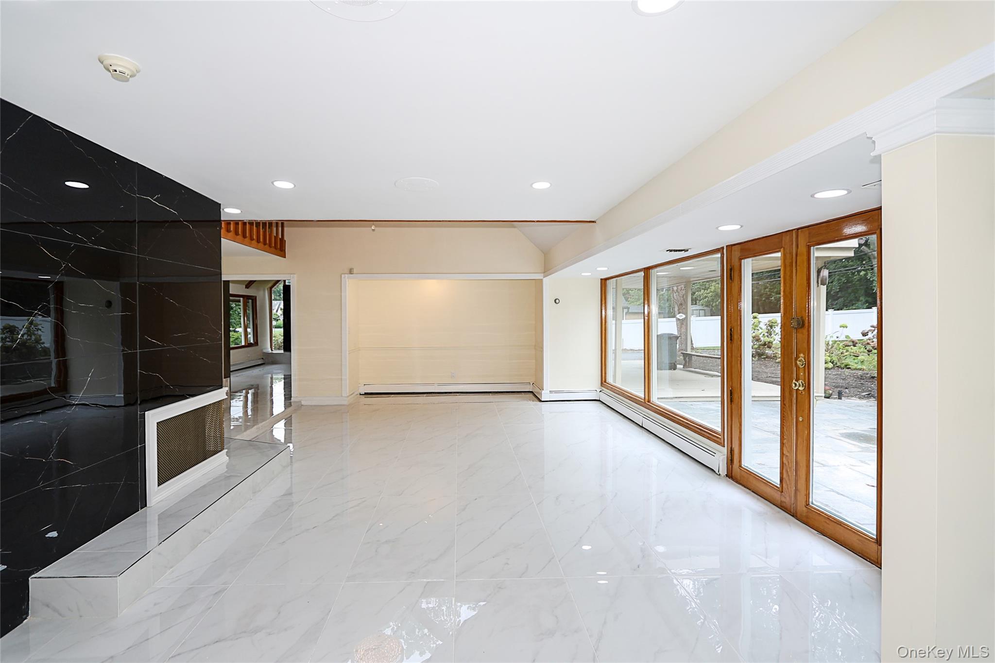 81 Carriage Lane, Roslyn Heights, NY 11577