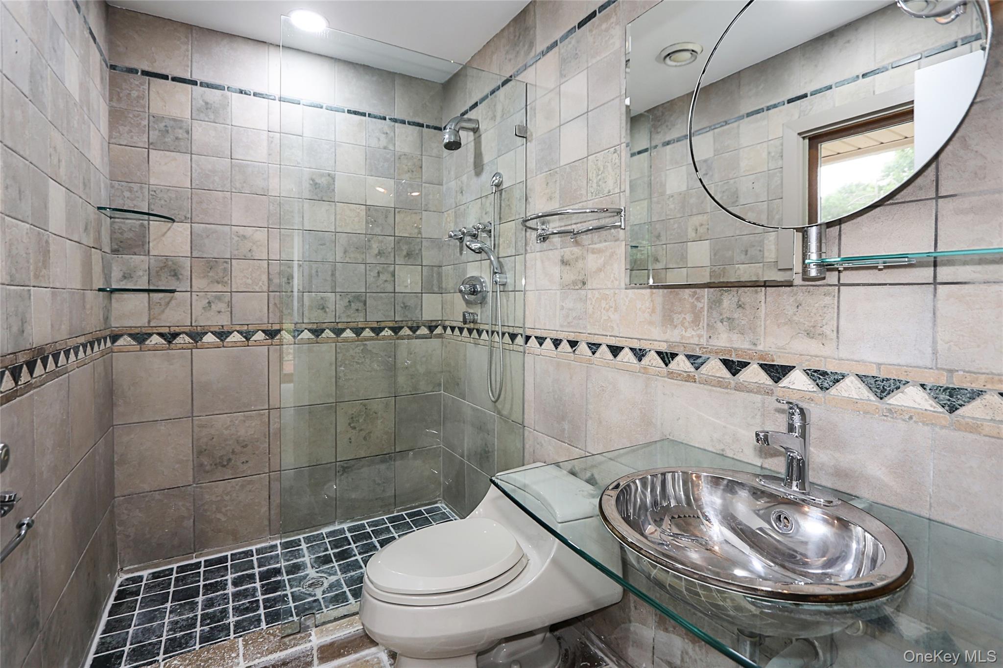 81 Carriage Lane, Roslyn Heights, NY 11577