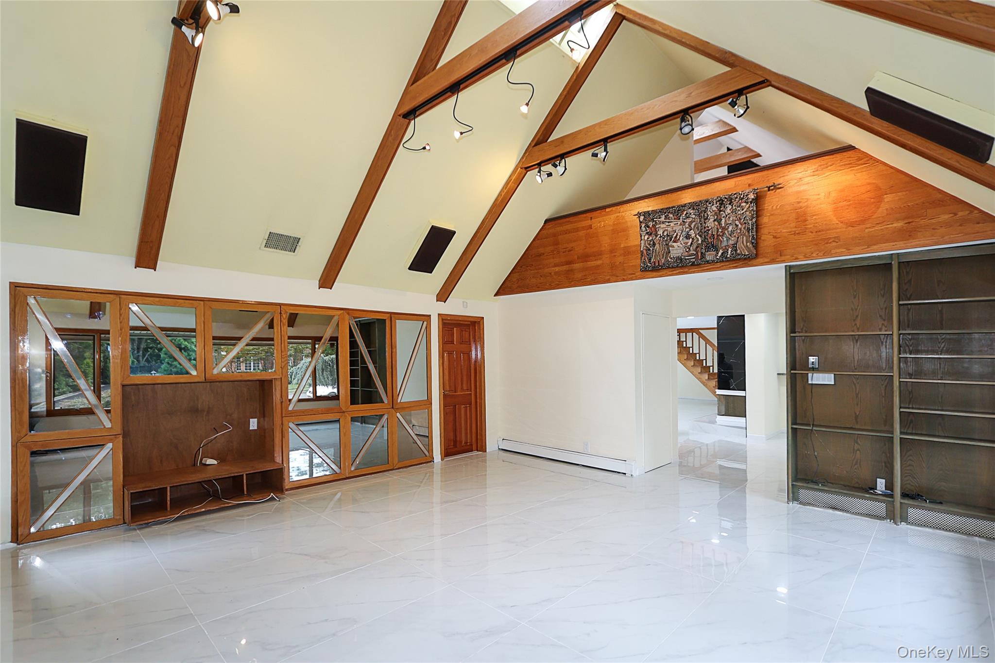 81 Carriage Lane, Roslyn Heights, NY 11577