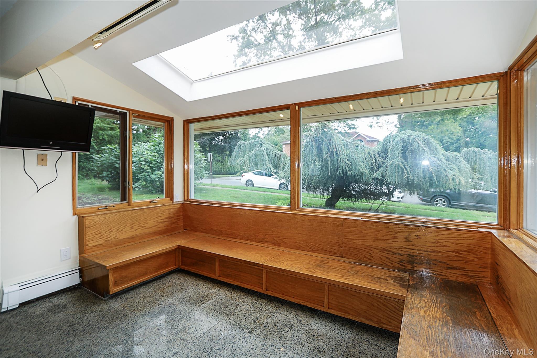 81 Carriage Lane, Roslyn Heights, NY 11577