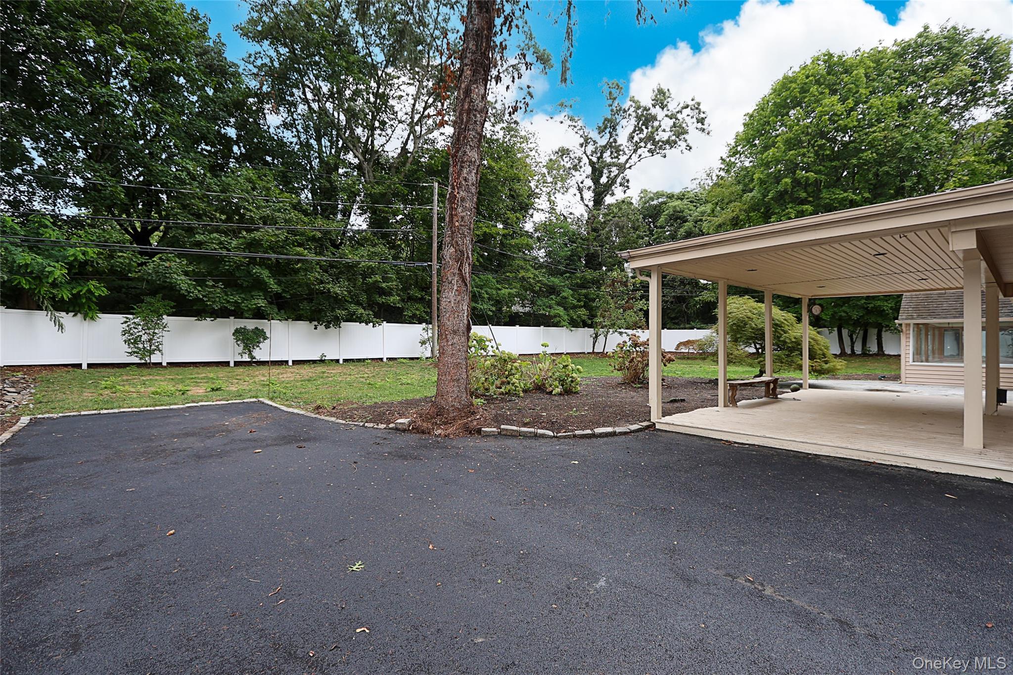 81 Carriage Lane, Roslyn Heights, NY 11577