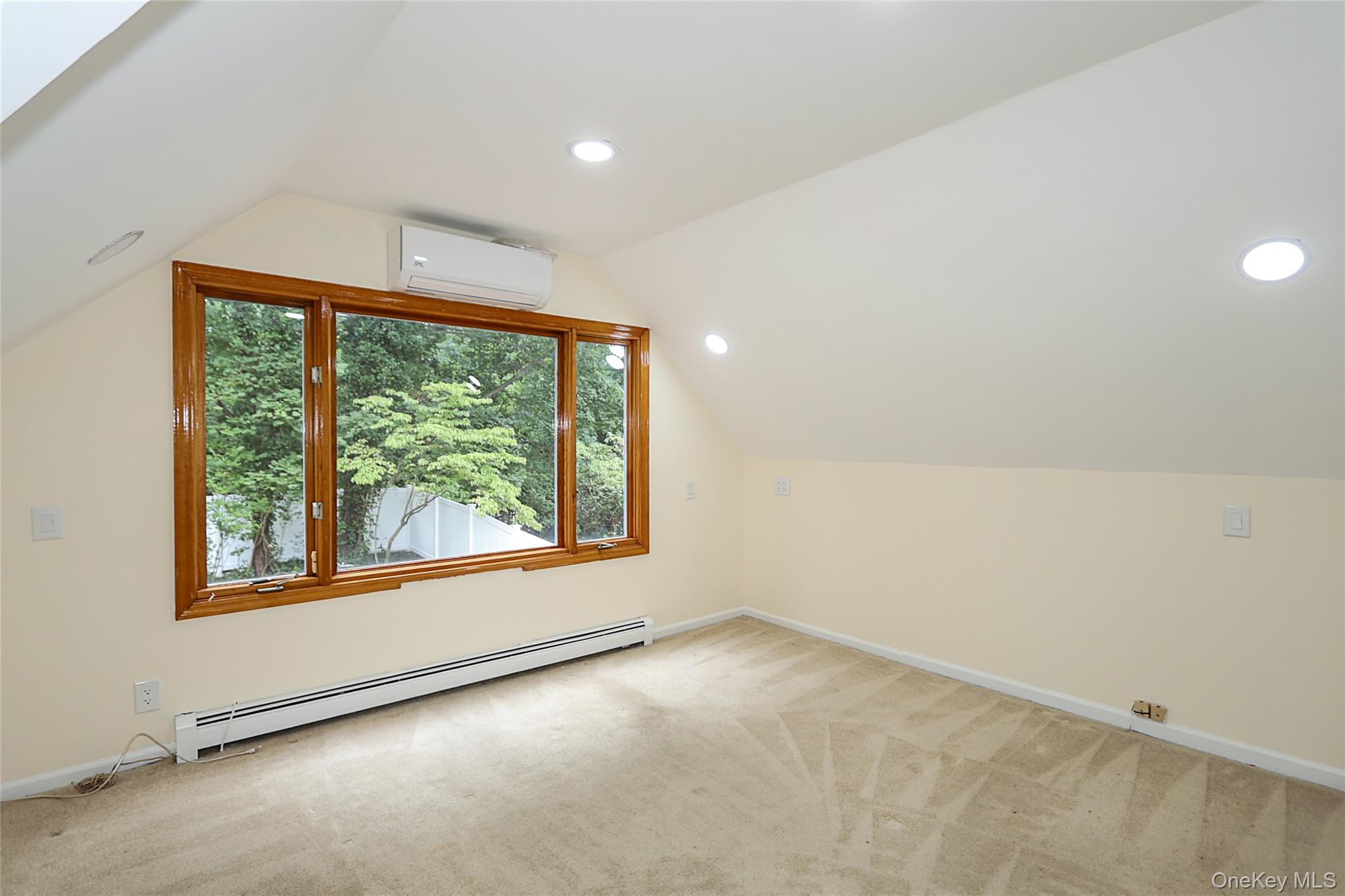 81 Carriage Lane, Roslyn Heights, NY 11577