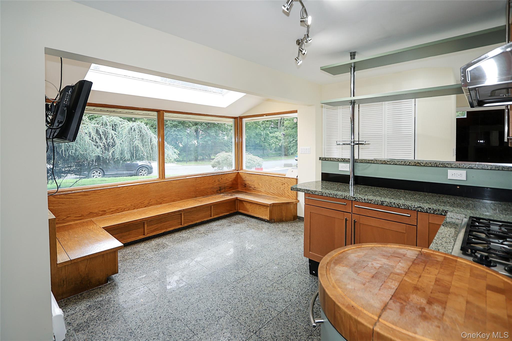 81 Carriage Lane, Roslyn Heights, NY 11577