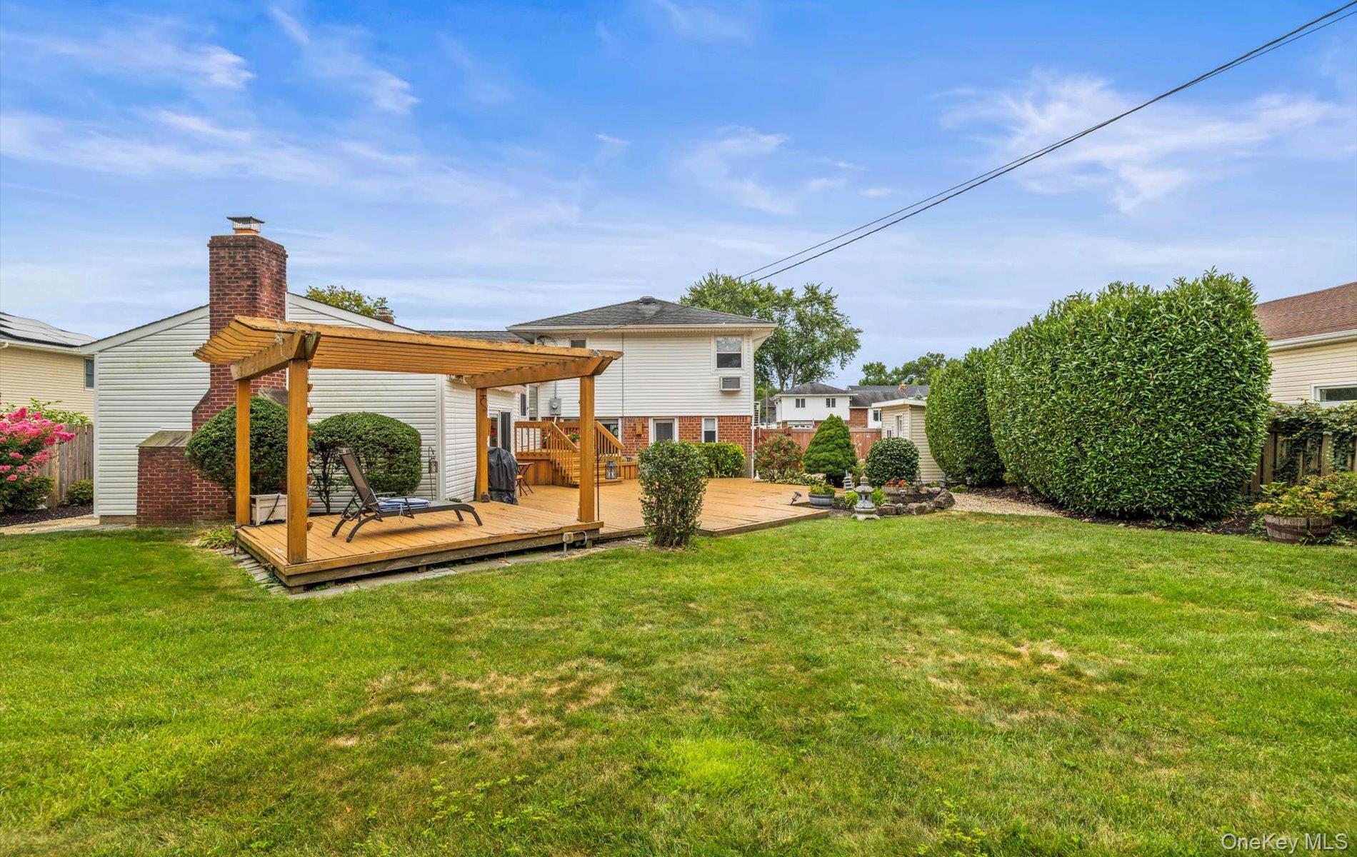 11 Dartmouth Drive, Plainview, NY 11803