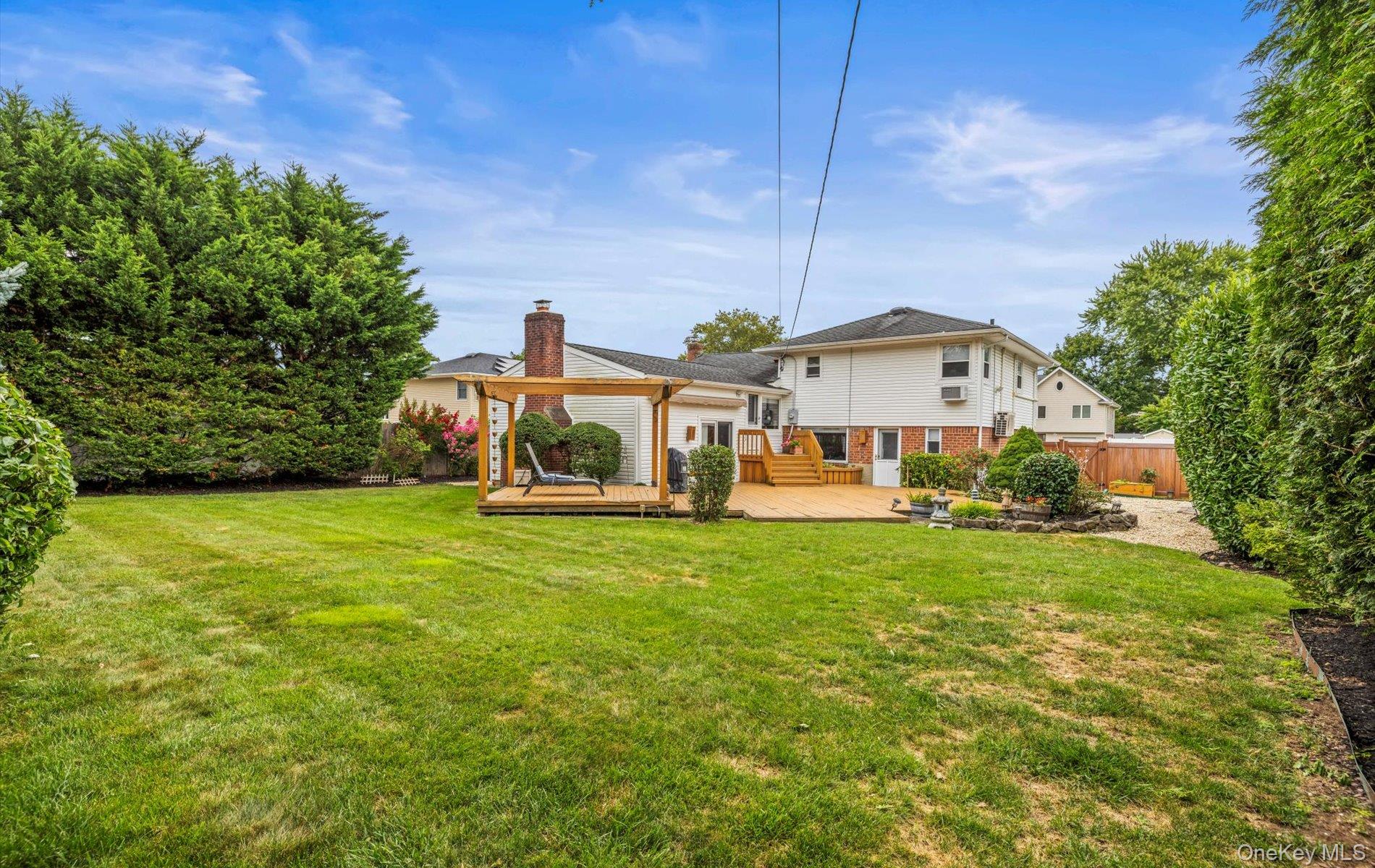 11 Dartmouth Drive, Plainview, NY 11803