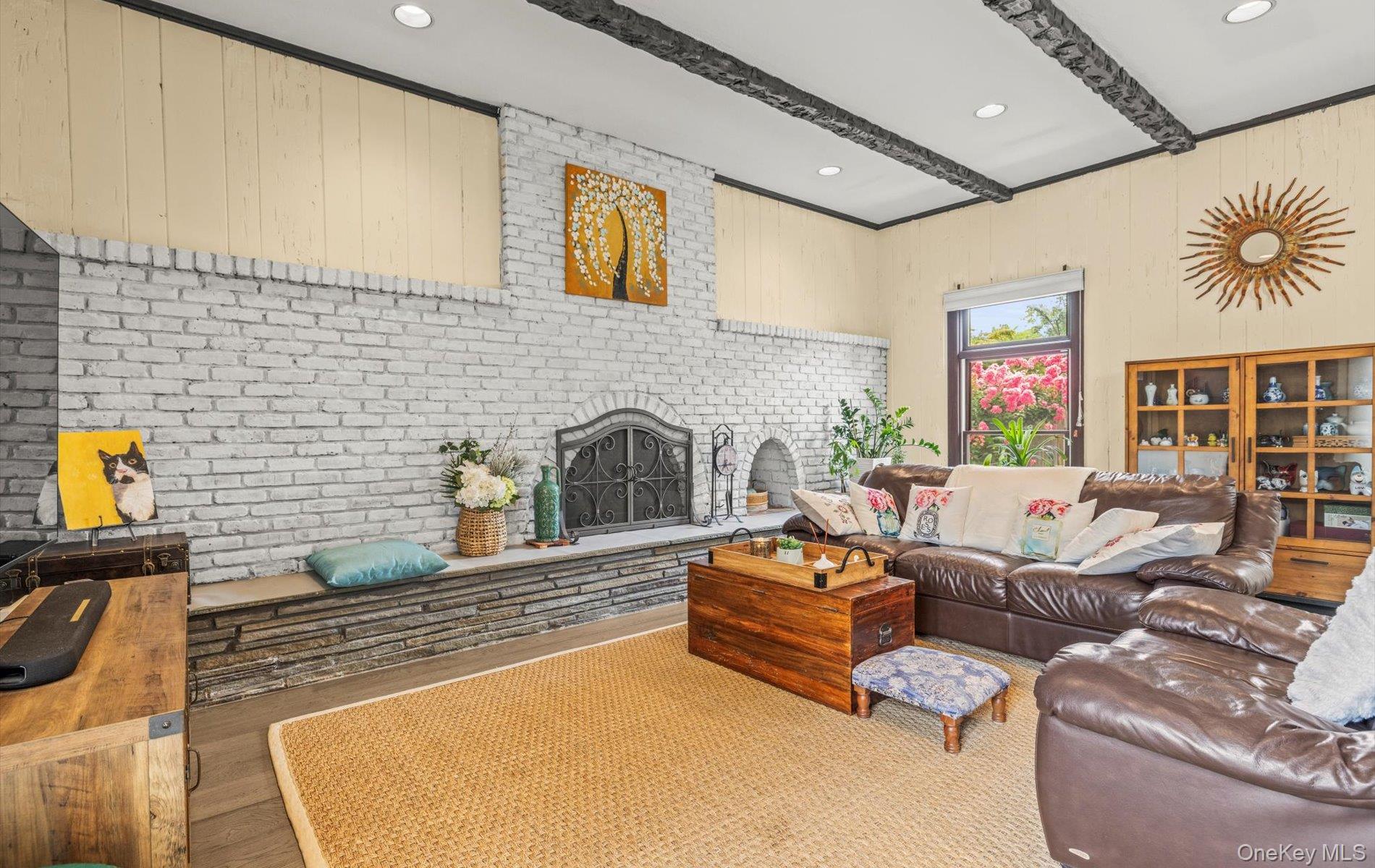 11 Dartmouth Drive, Plainview, NY 11803