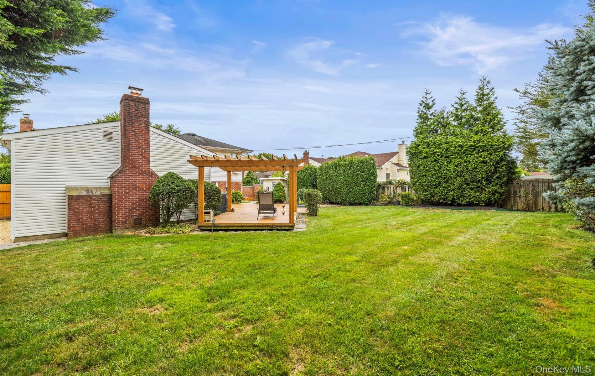 11 Dartmouth Drive, Plainview, NY 11803