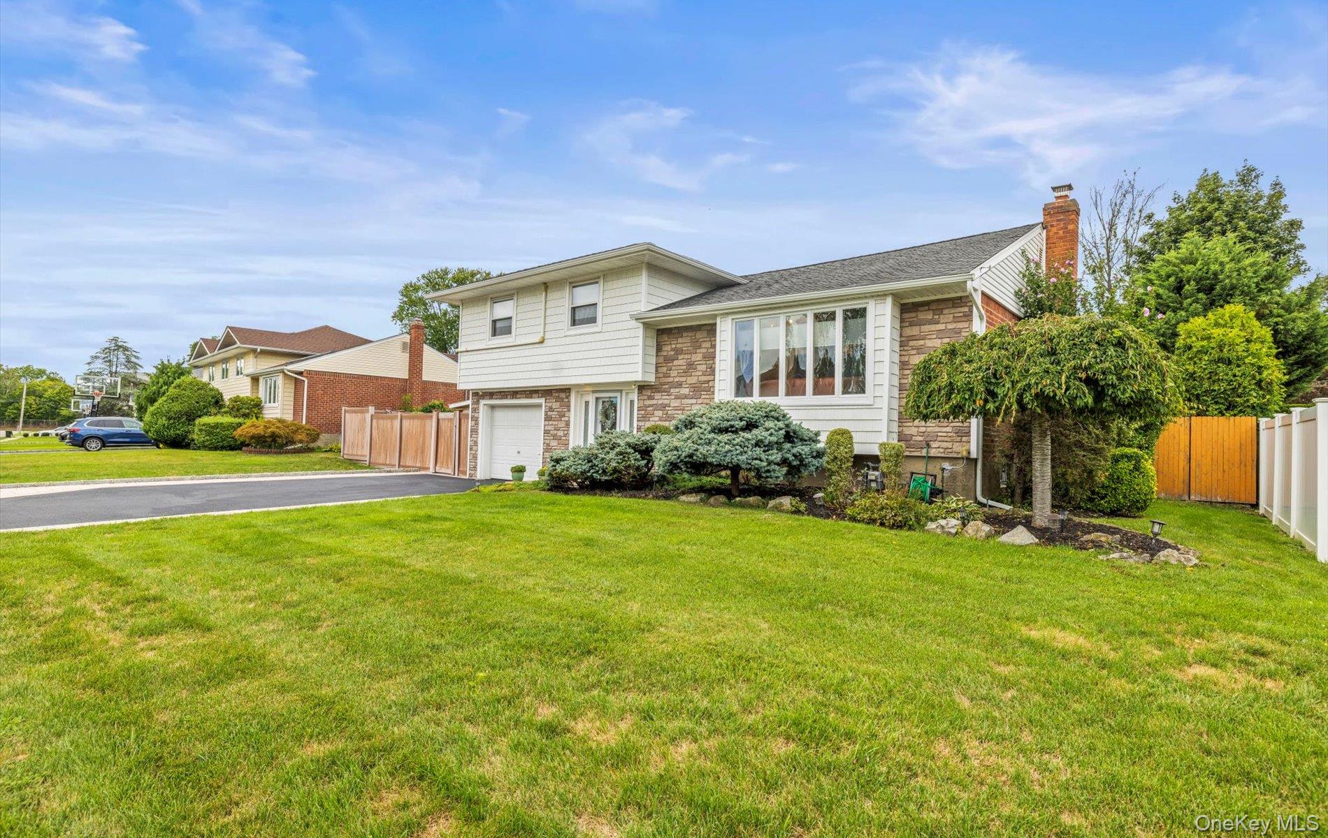 11 Dartmouth Drive, Plainview, NY 11803