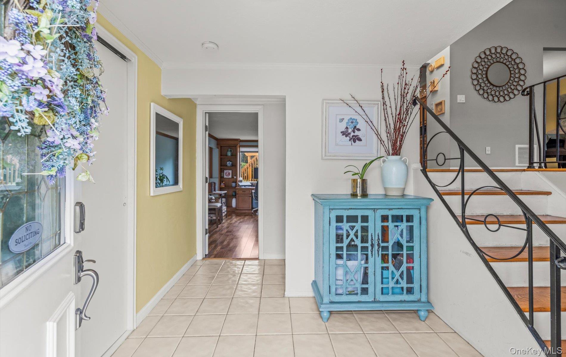 11 Dartmouth Drive, Plainview, NY 11803