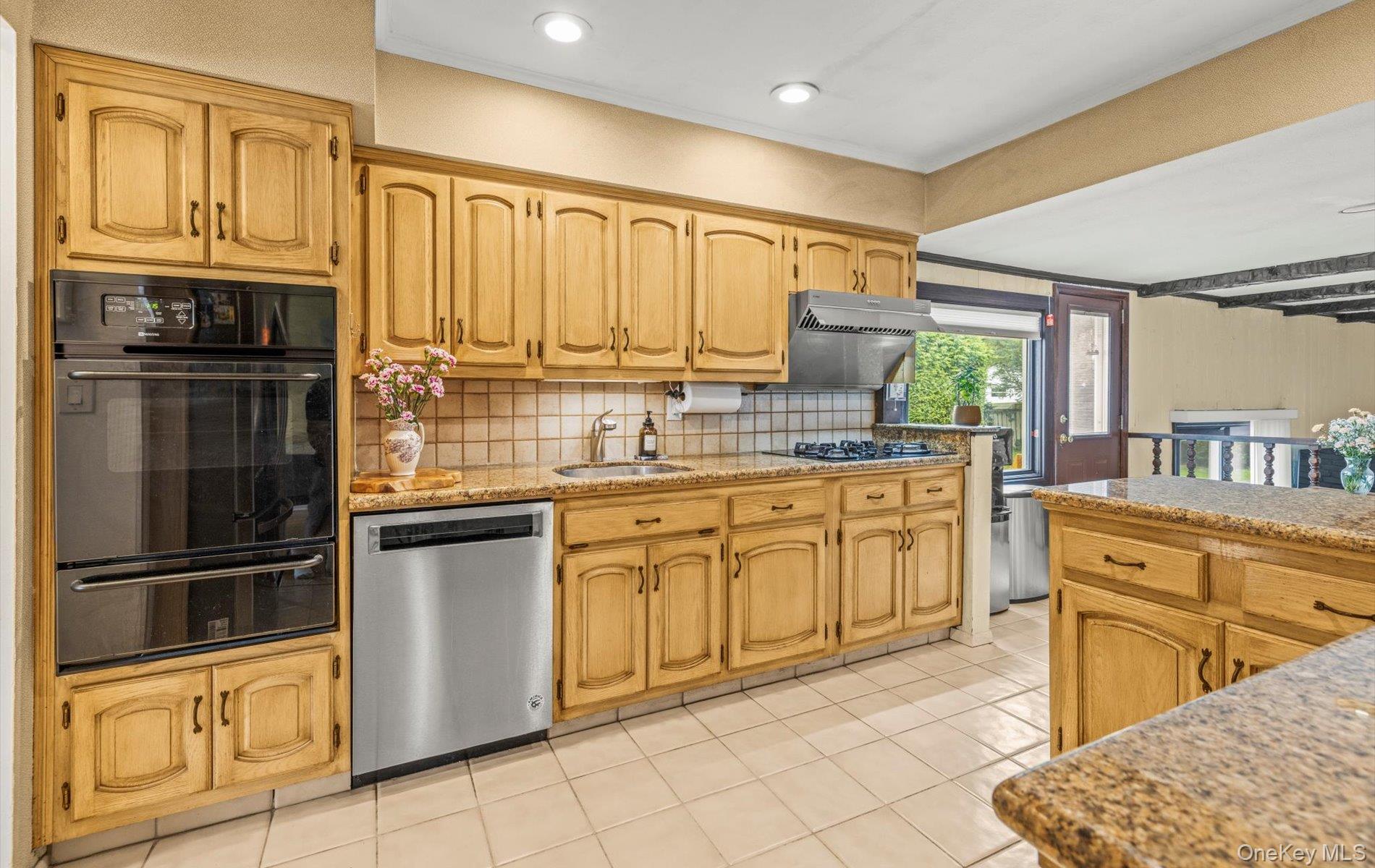 11 Dartmouth Drive, Plainview, NY 11803