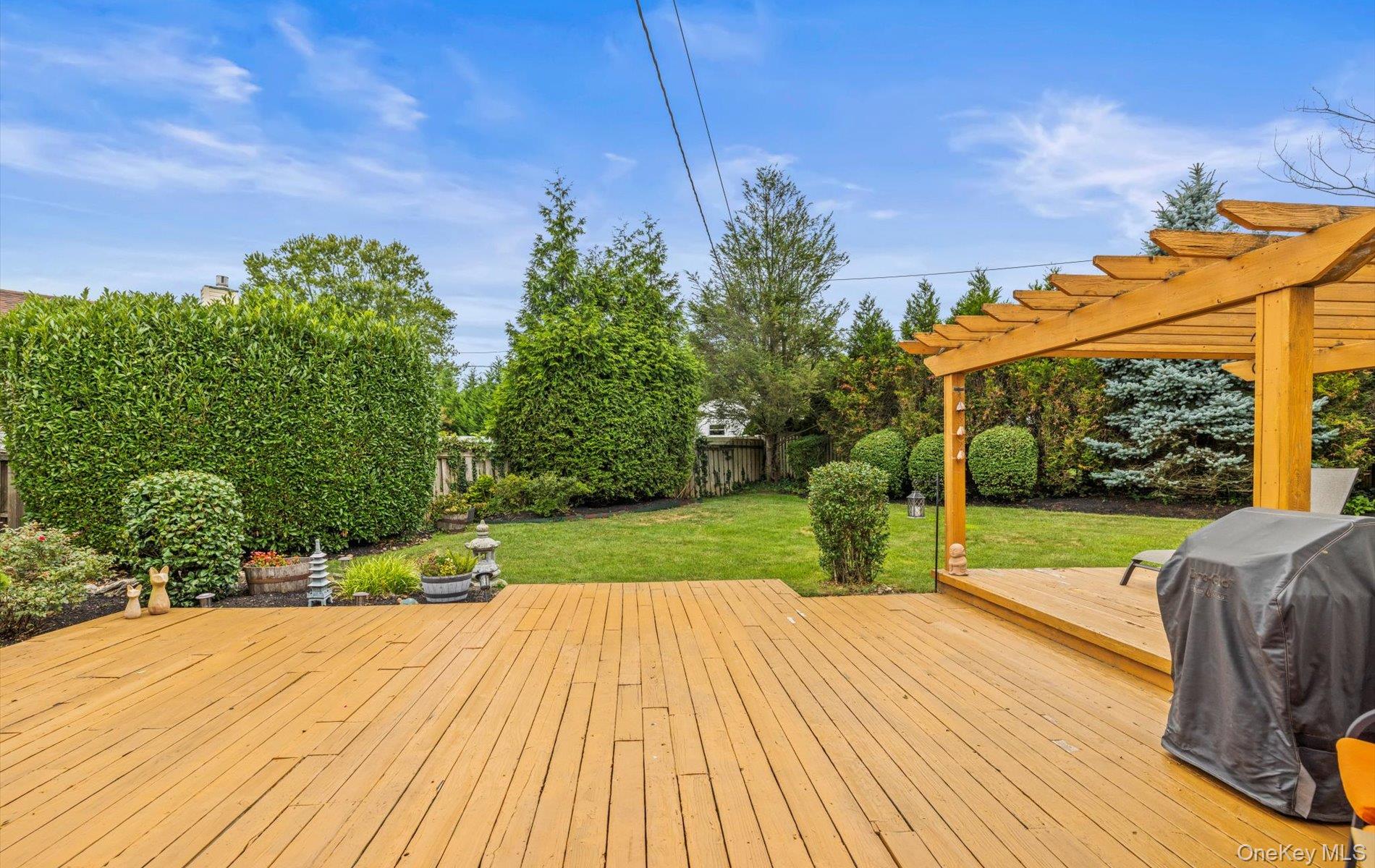 11 Dartmouth Drive, Plainview, NY 11803