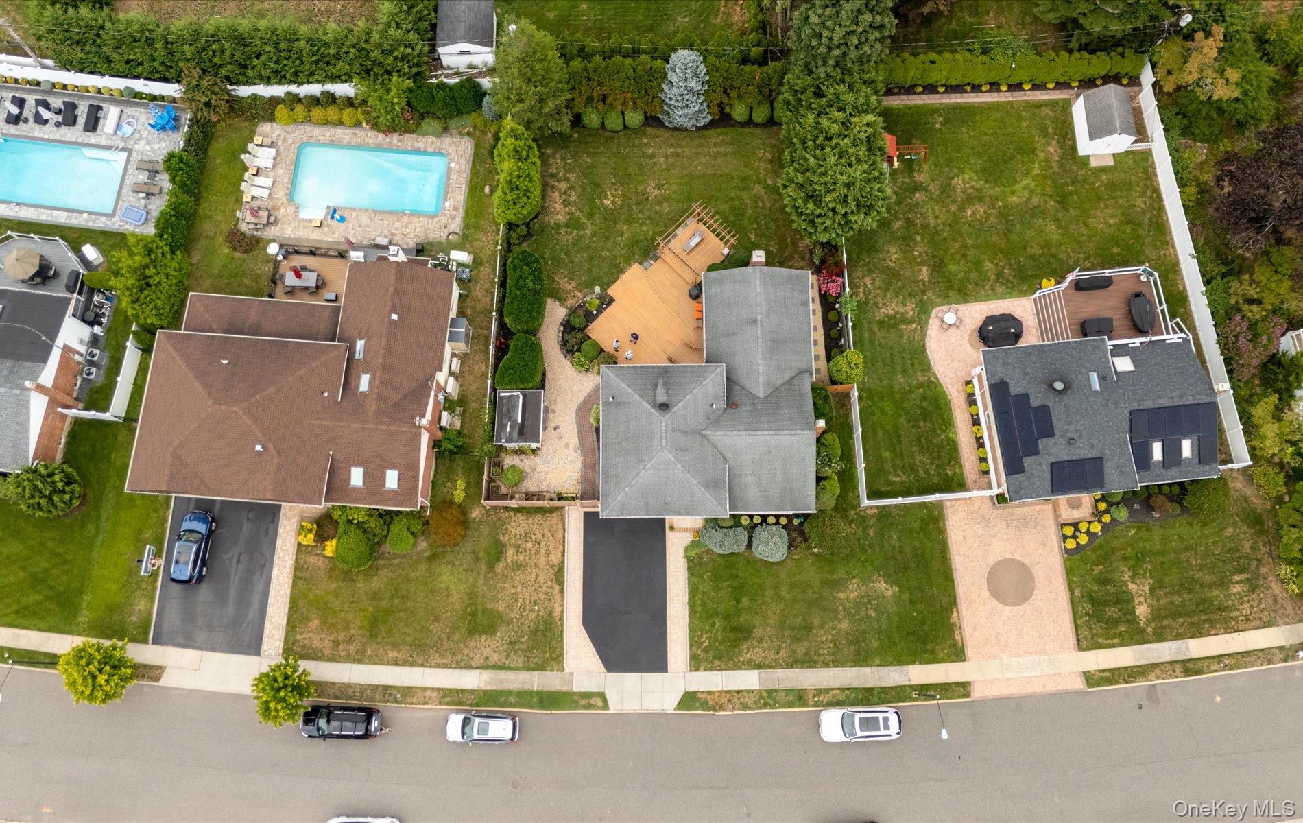 11 Dartmouth Drive, Plainview, NY 11803